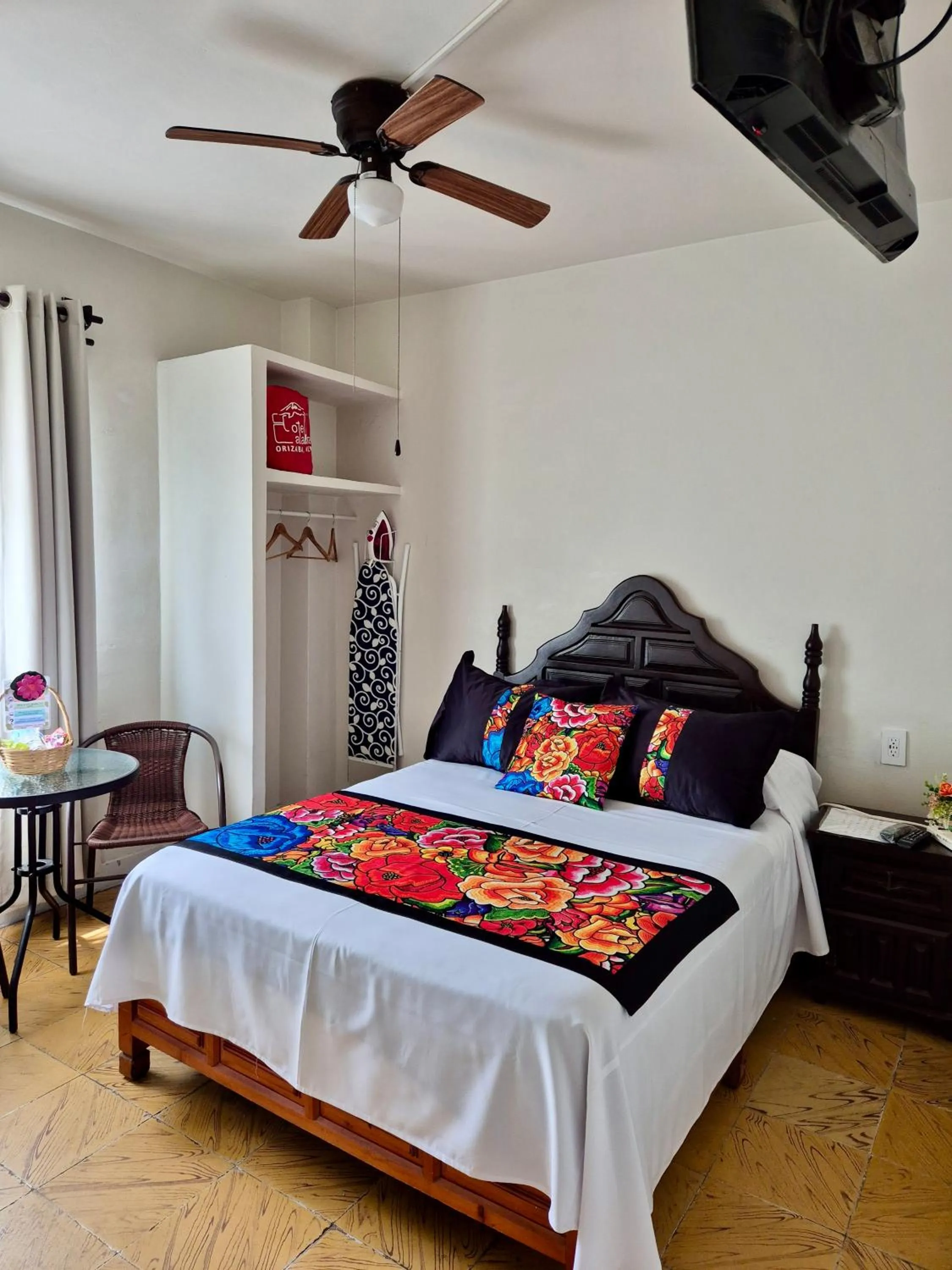 Bed in Hotel Catalina