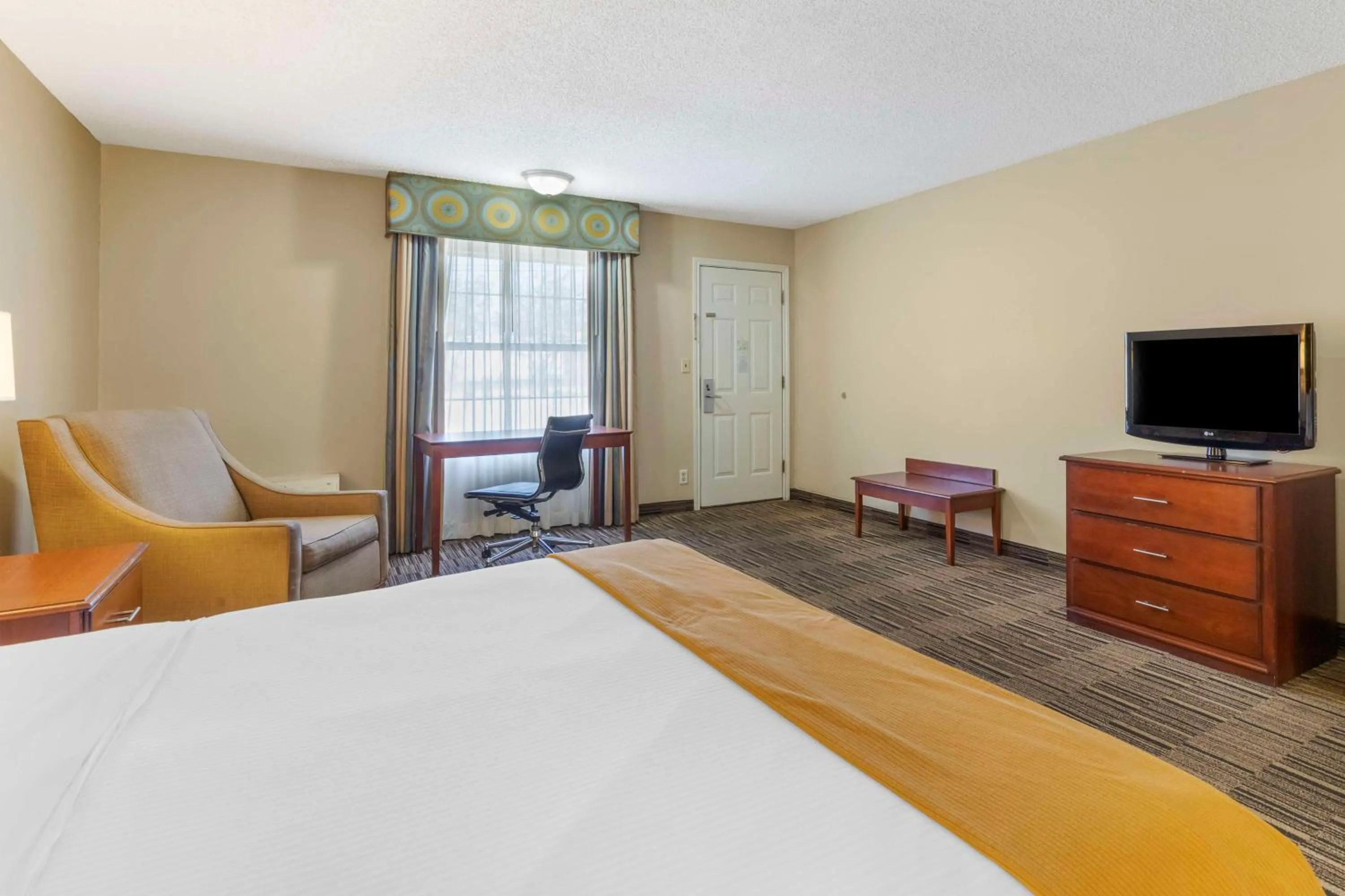 Bedroom in Best Western Sunday House Inn