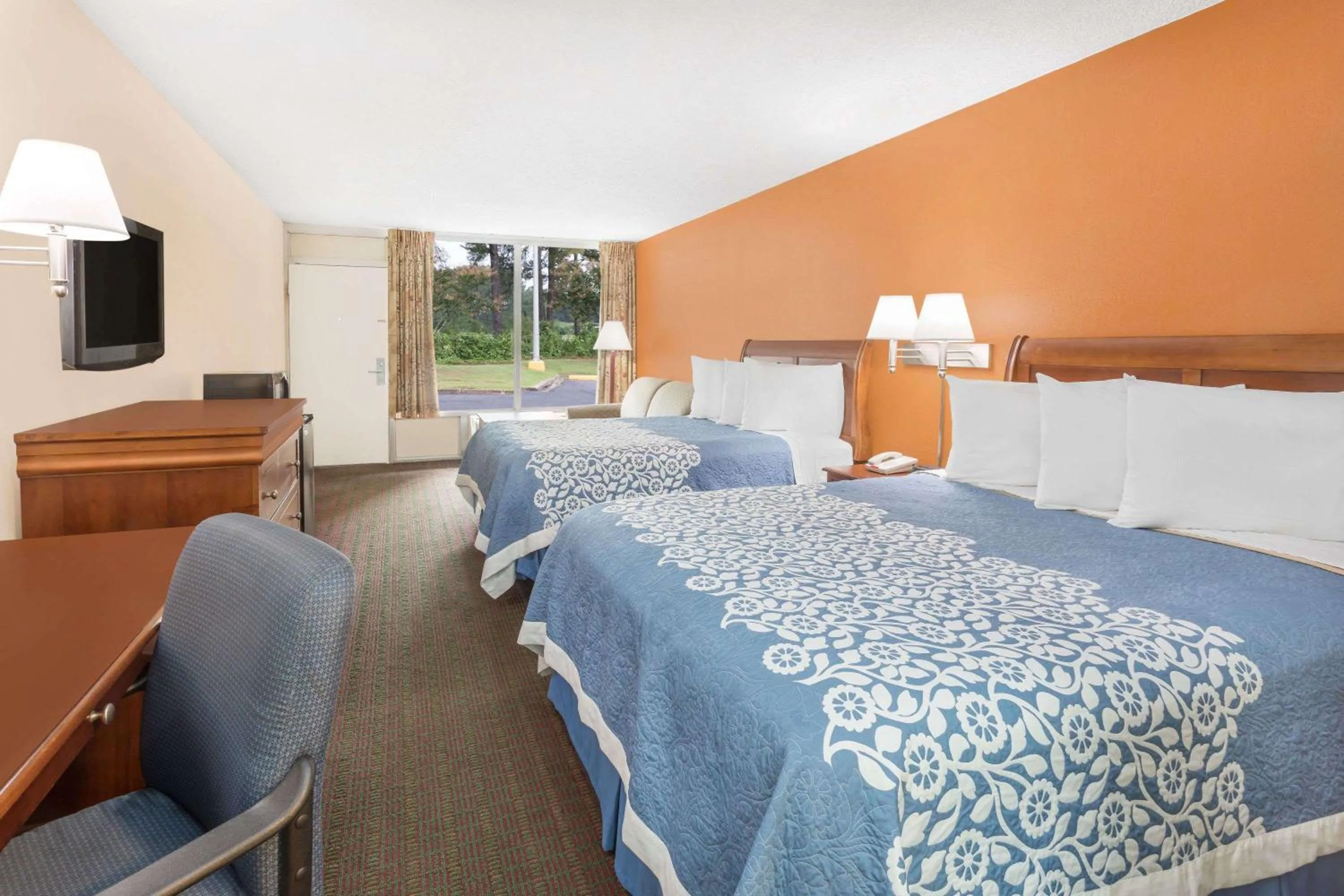 Photo of the whole room, Bed in Days Inn by Wyndham Orangeburg South