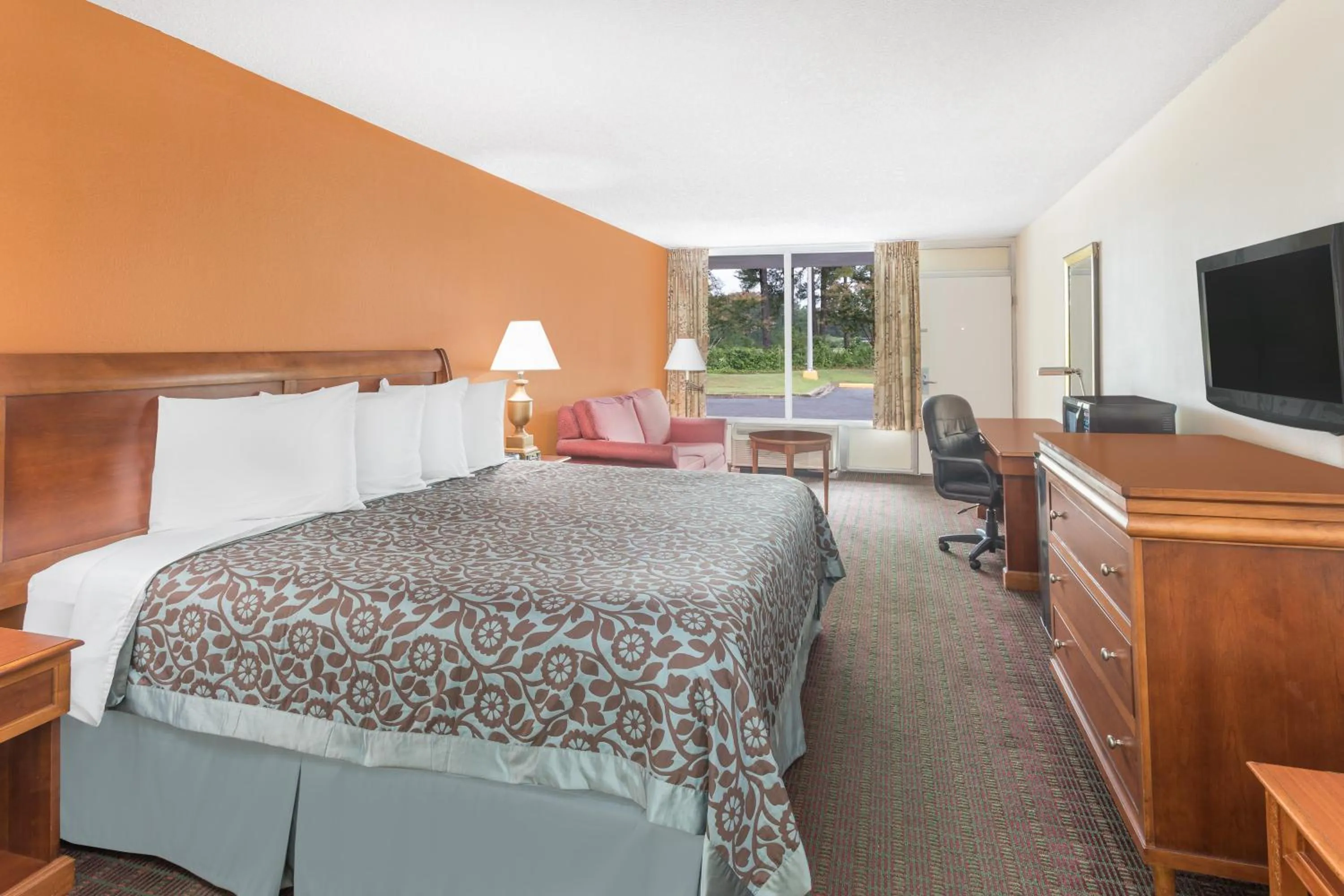 Bed in Days Inn by Wyndham Orangeburg South