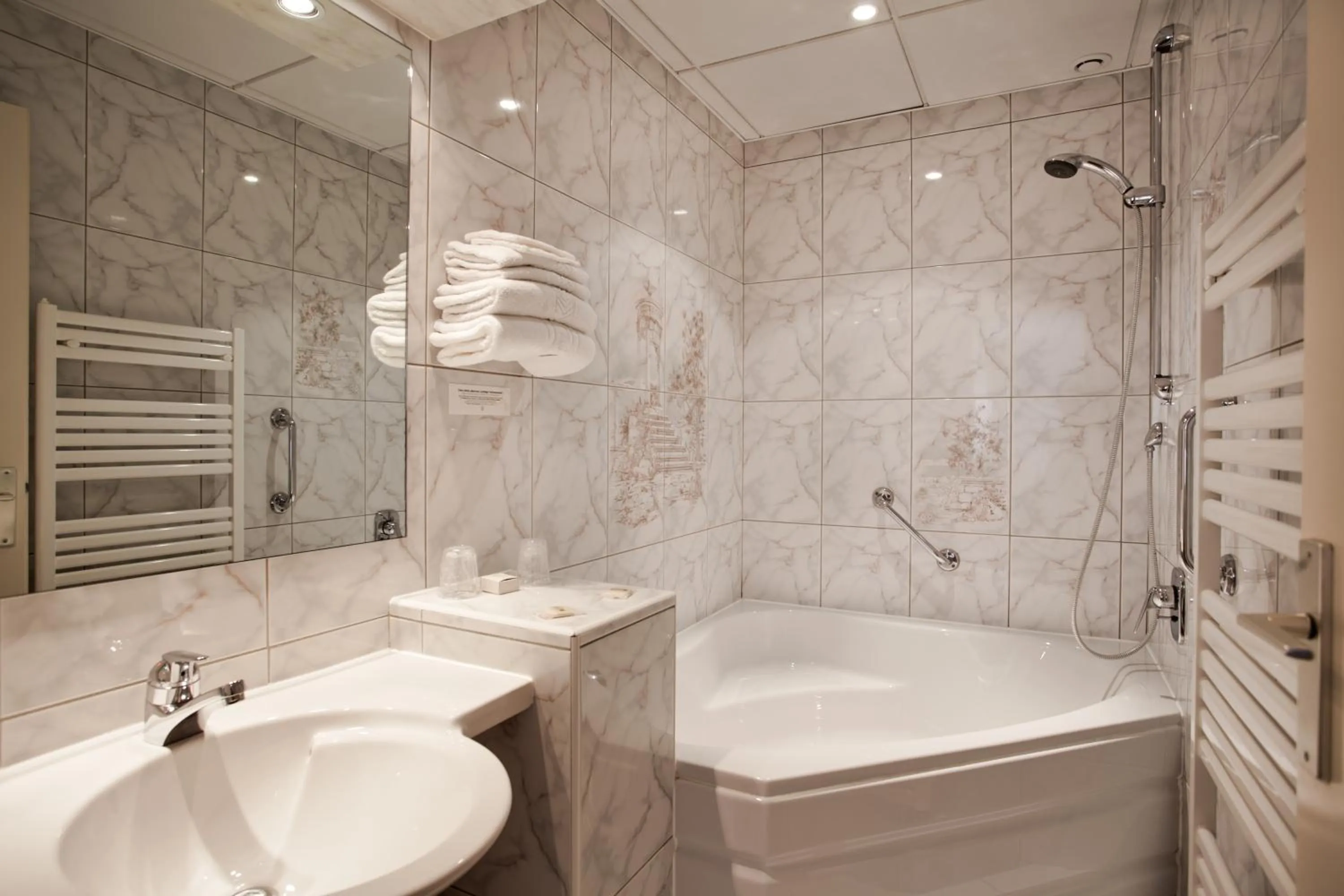 Bathroom in Logis Hôtel & Restaurant Arcombelle