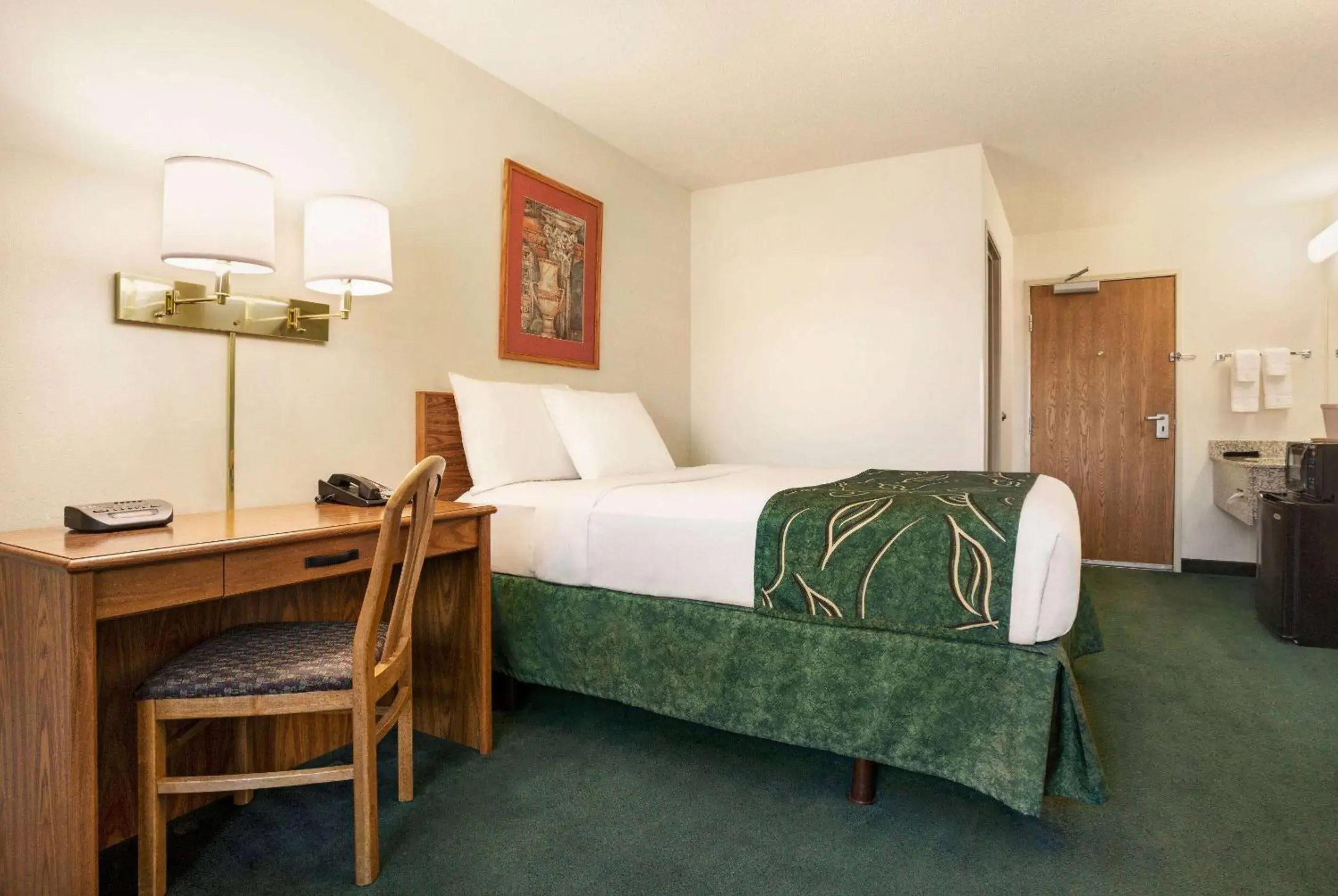 Photo of the whole room, Bed in Travelodge by Wyndham Morrill Photo of the whole room, Bed in Travelodge by Wyndham Morrill