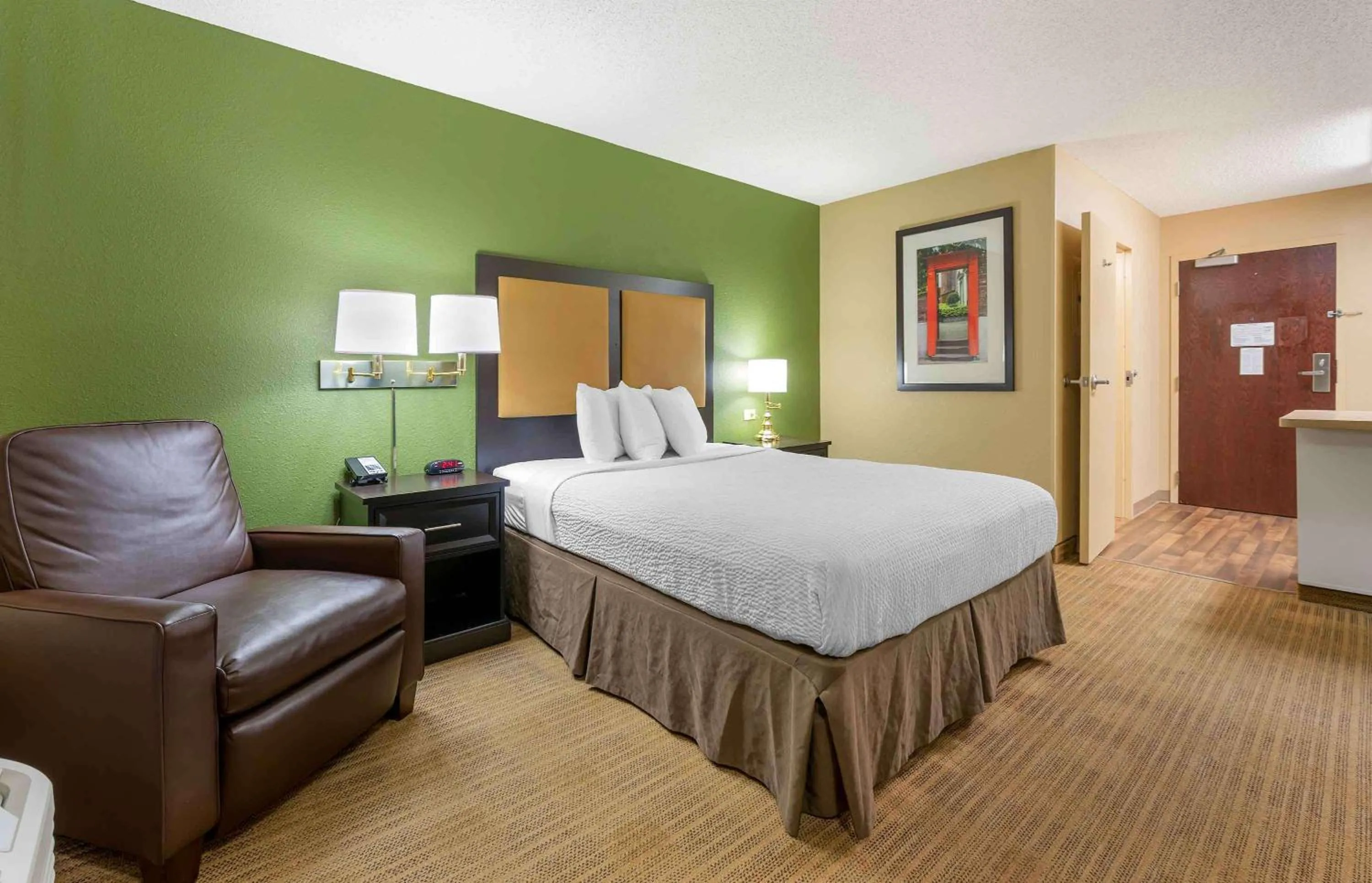 Bedroom, Bed in Extended Stay America Select Suites - Columbus - Worthington