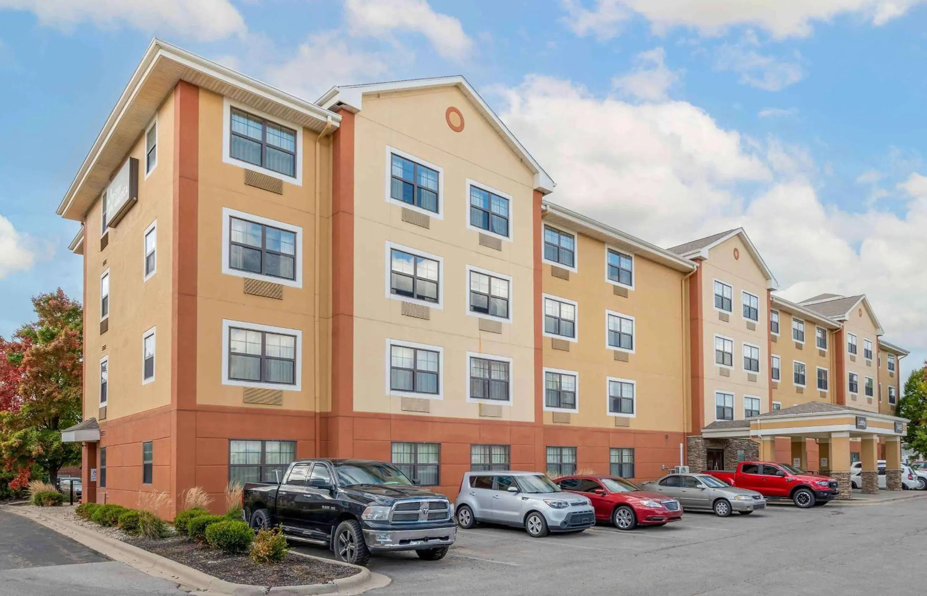 Property building in Extended Stay America Select Suites - Columbus - Worthington Property building in Extended Stay America Select Suites - Columbus - Worthington
