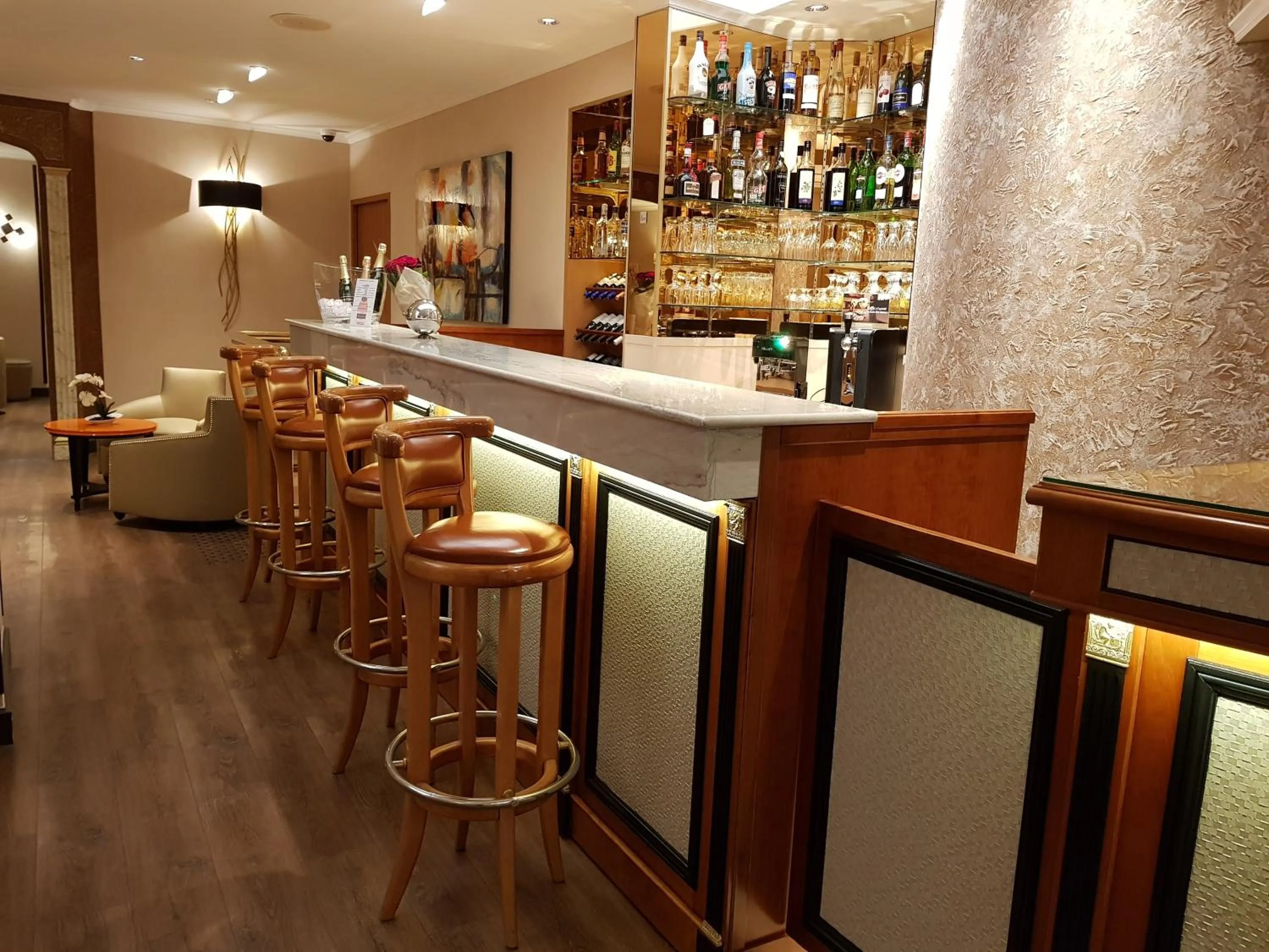 Lounge or bar in Hotel Champerret Elysees