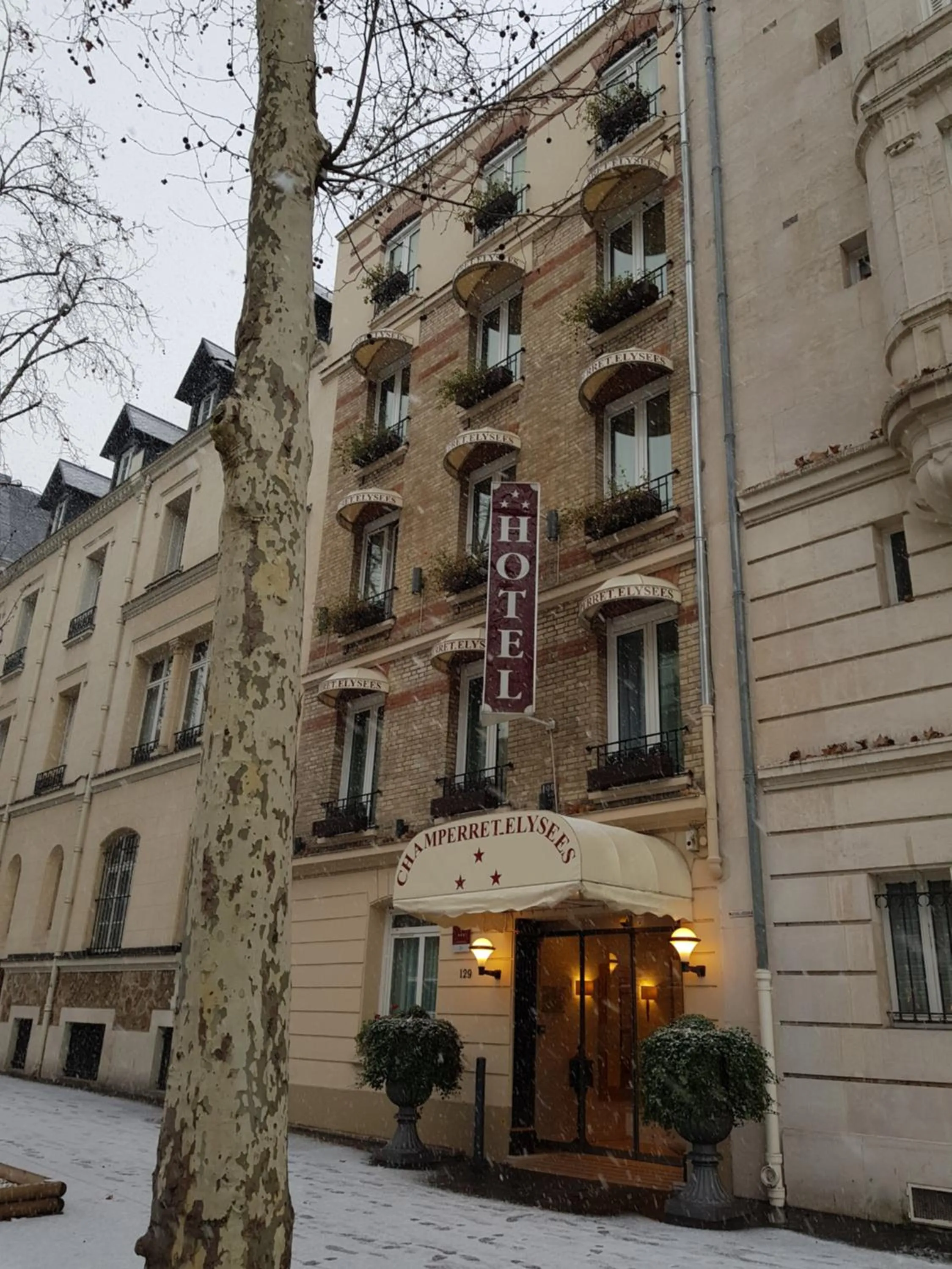 Facade/entrance in Hotel Champerret Elysees