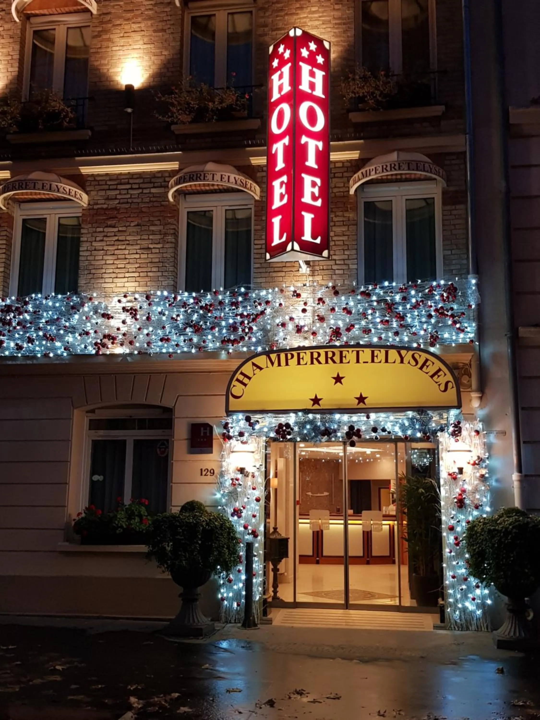 Facade/entrance in Hotel Champerret Elysees