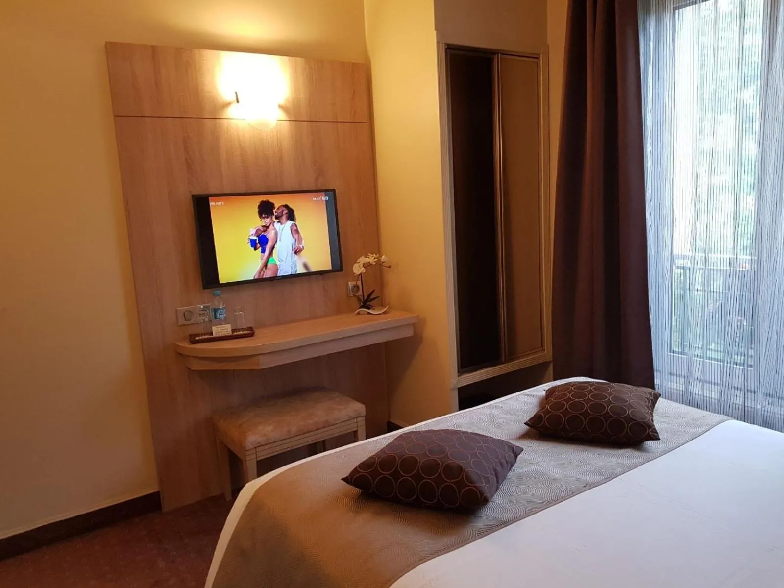 Bed in Hotel Champerret Elysees