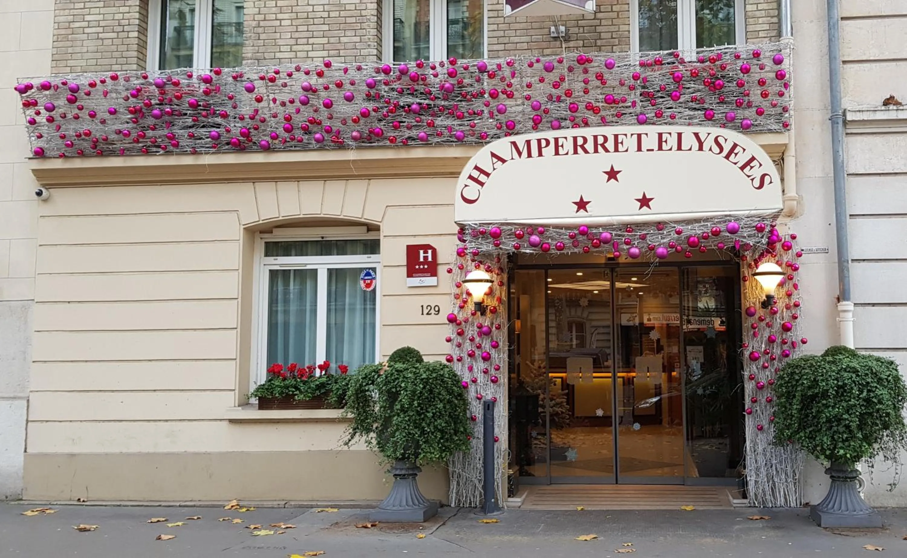 Facade/entrance in Hotel Champerret Elysees