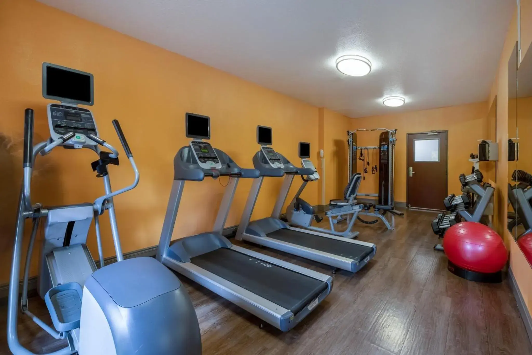 Fitness centre/facilities in Holiday Inn Express Portland SE - Clackamas Area by IHG Fitness centre/facilities in Holiday Inn Express Portland SE - Clackamas Area by IHG