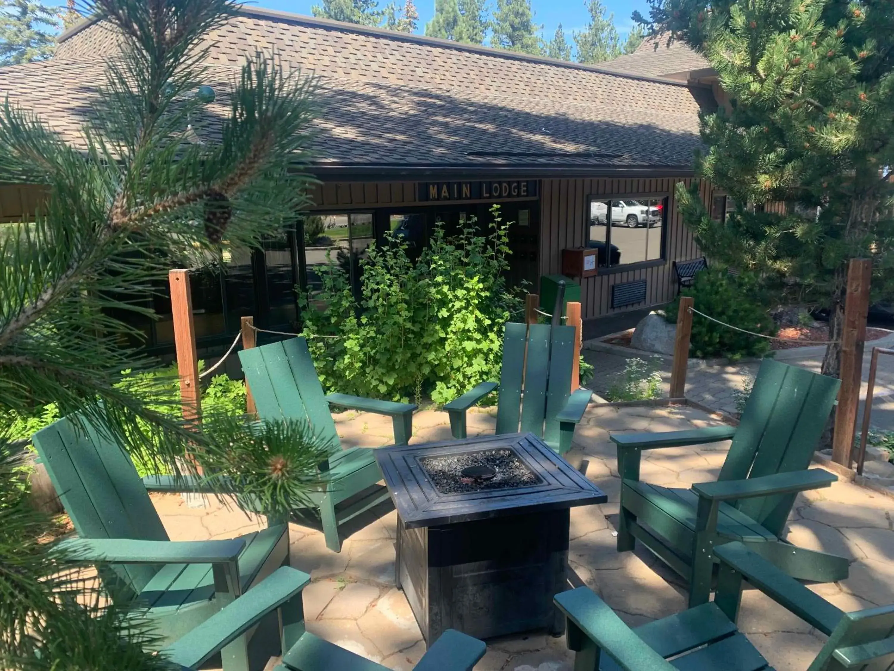 Property building in Station House Inn South Lake Tahoe Property building in Station House Inn South Lake Tahoe