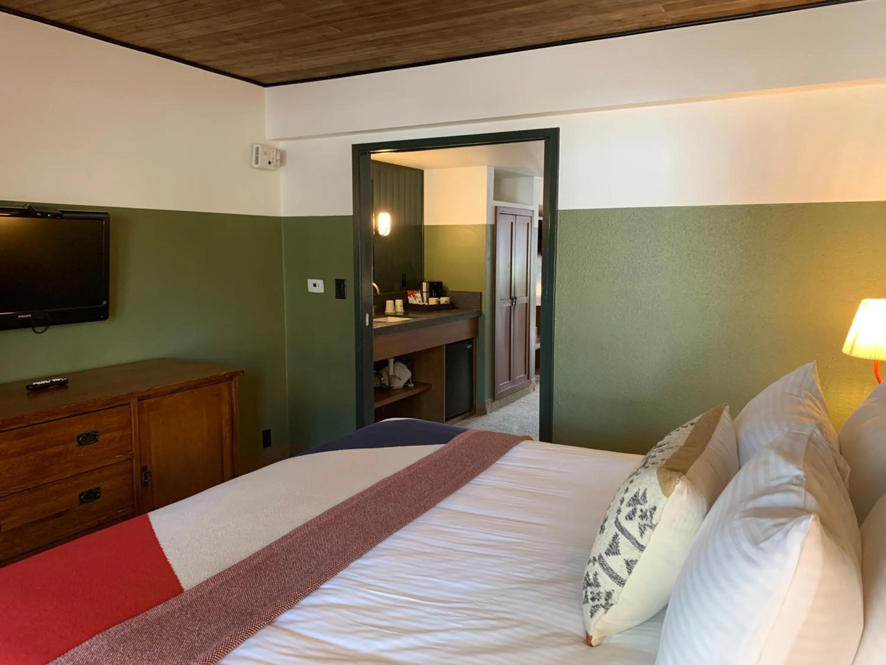 Bed in Station House Inn South Lake Tahoe