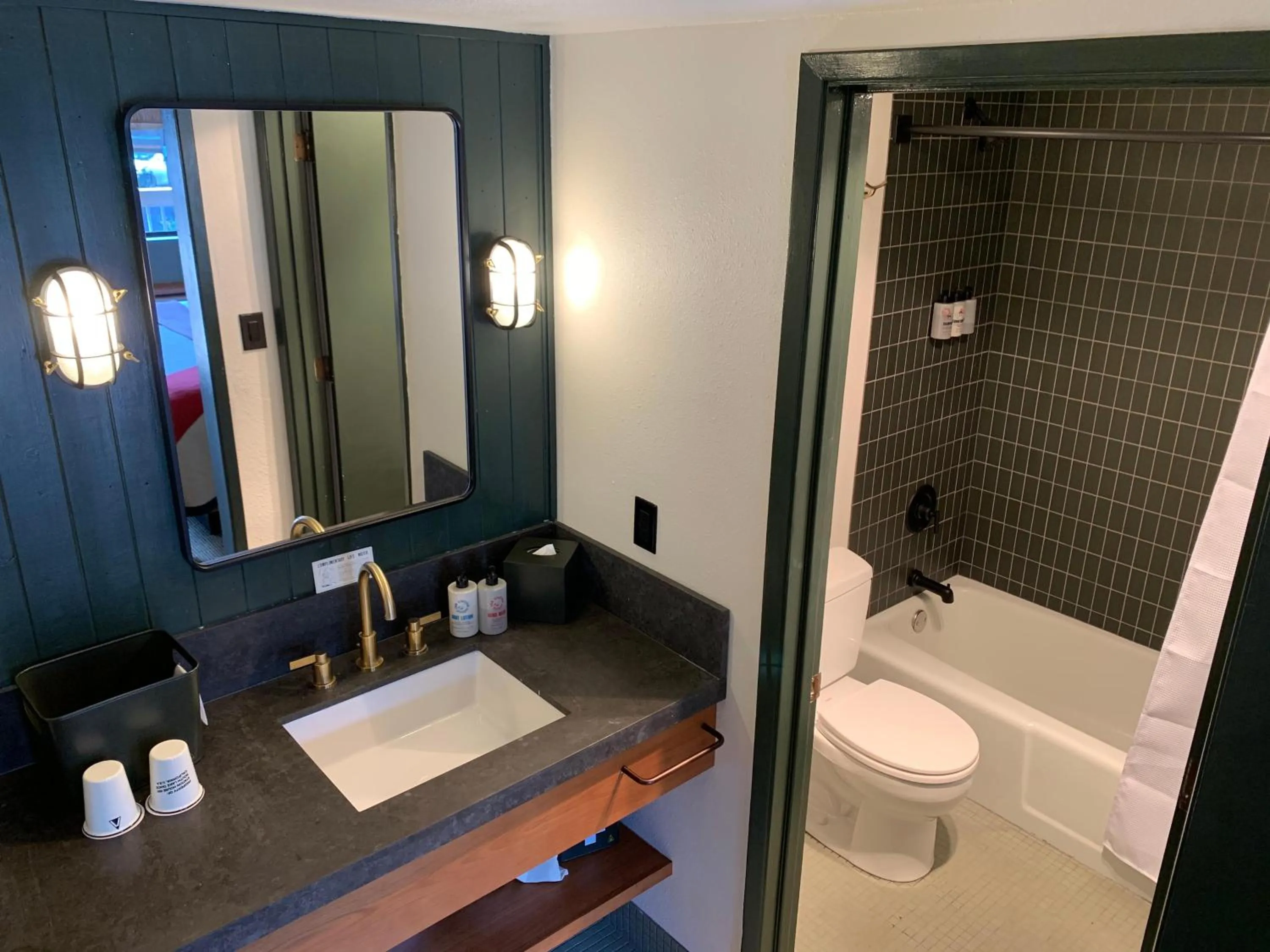 Shower in Station House Inn South Lake Tahoe