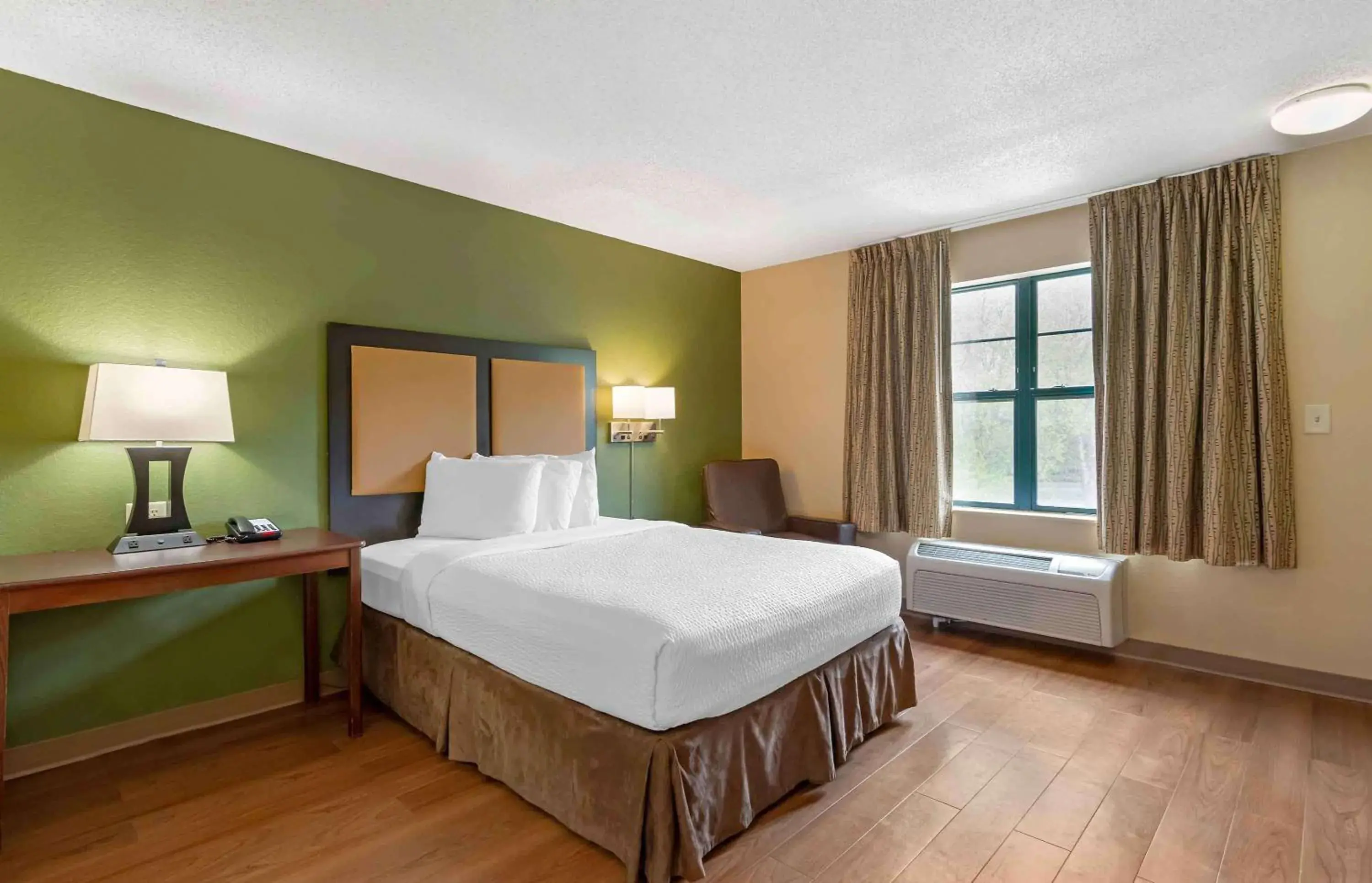 Queen studio with 1 Queen Bed - Disability Access/Non-Smoking in Extended Stay America Suites - Atlanta - Perimeter - Crestline Queen studio with 1 Queen Bed - Disability Access/Non-Smoking in Extended Stay America Suites - Atlanta - Perimeter - Crestline