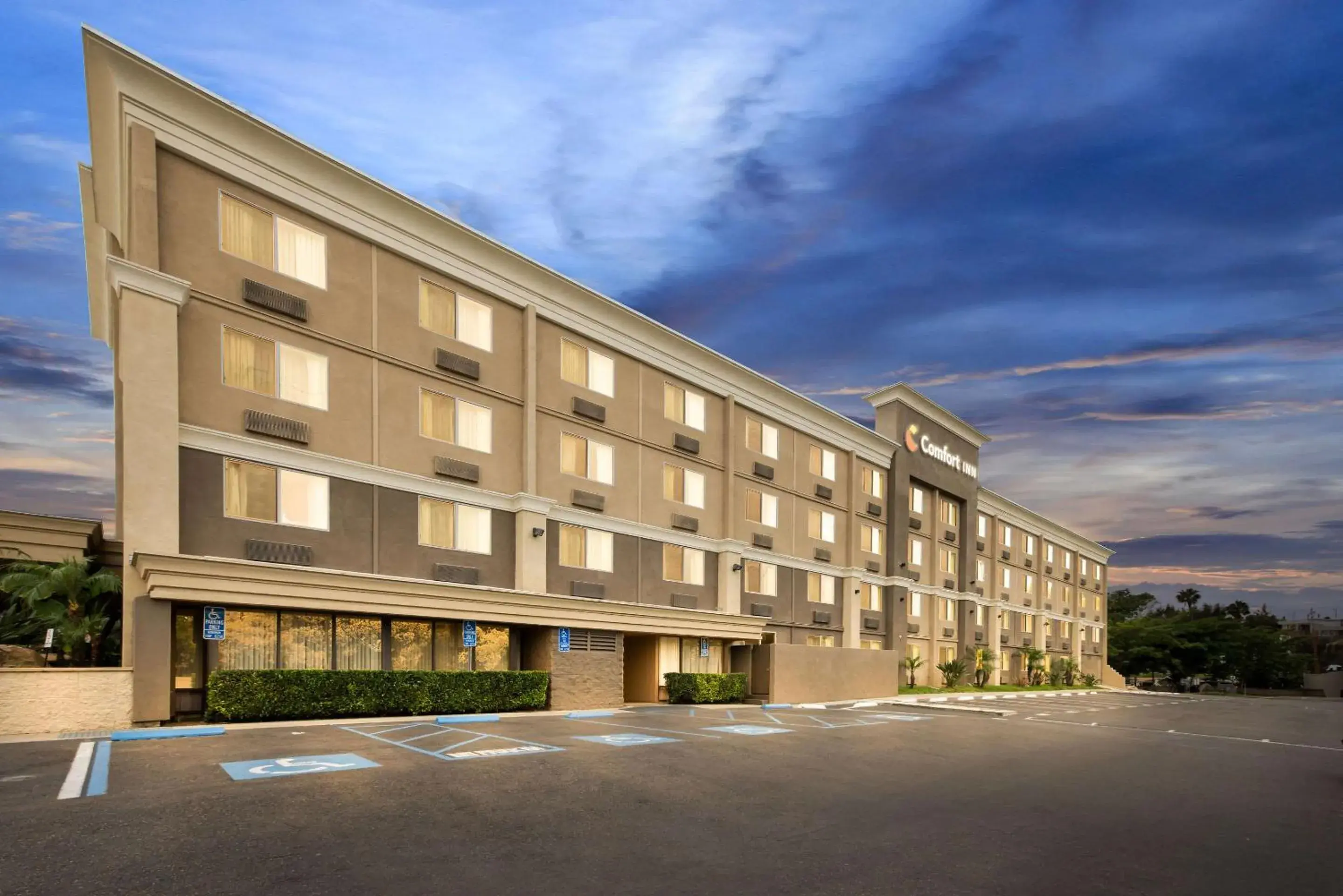 Property building in Comfort Inn Chula Vista San Diego South Property building in Comfort Inn Chula Vista San Diego South
