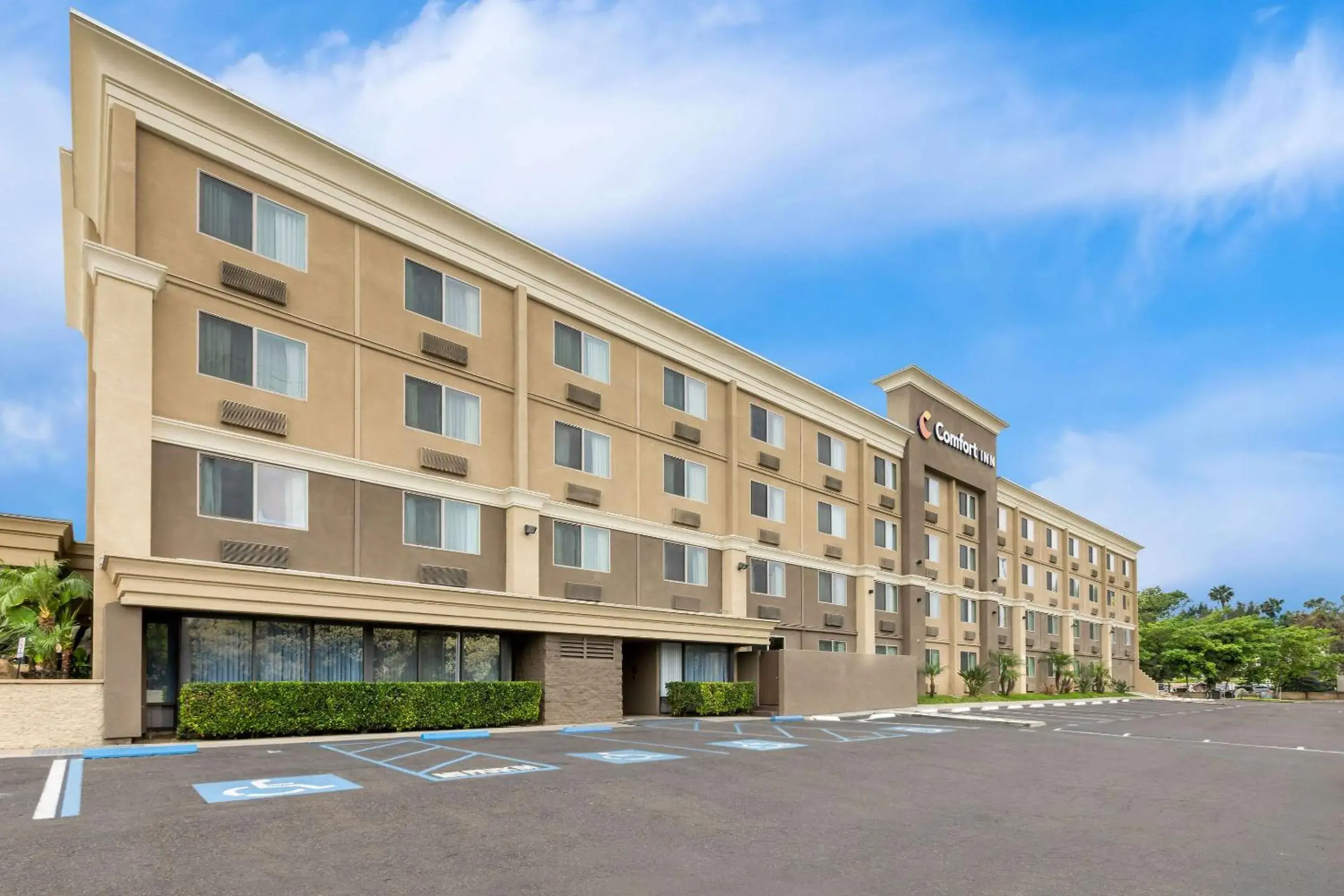 Property building in Comfort Inn Chula Vista San Diego South Property building in Comfort Inn Chula Vista San Diego South