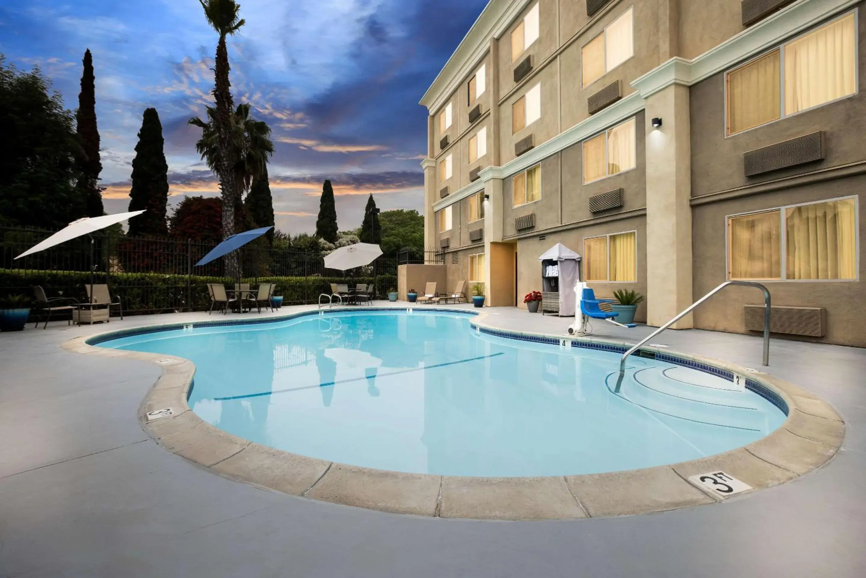 Property building in Comfort Inn Chula Vista San Diego South Property building in Comfort Inn Chula Vista San Diego South