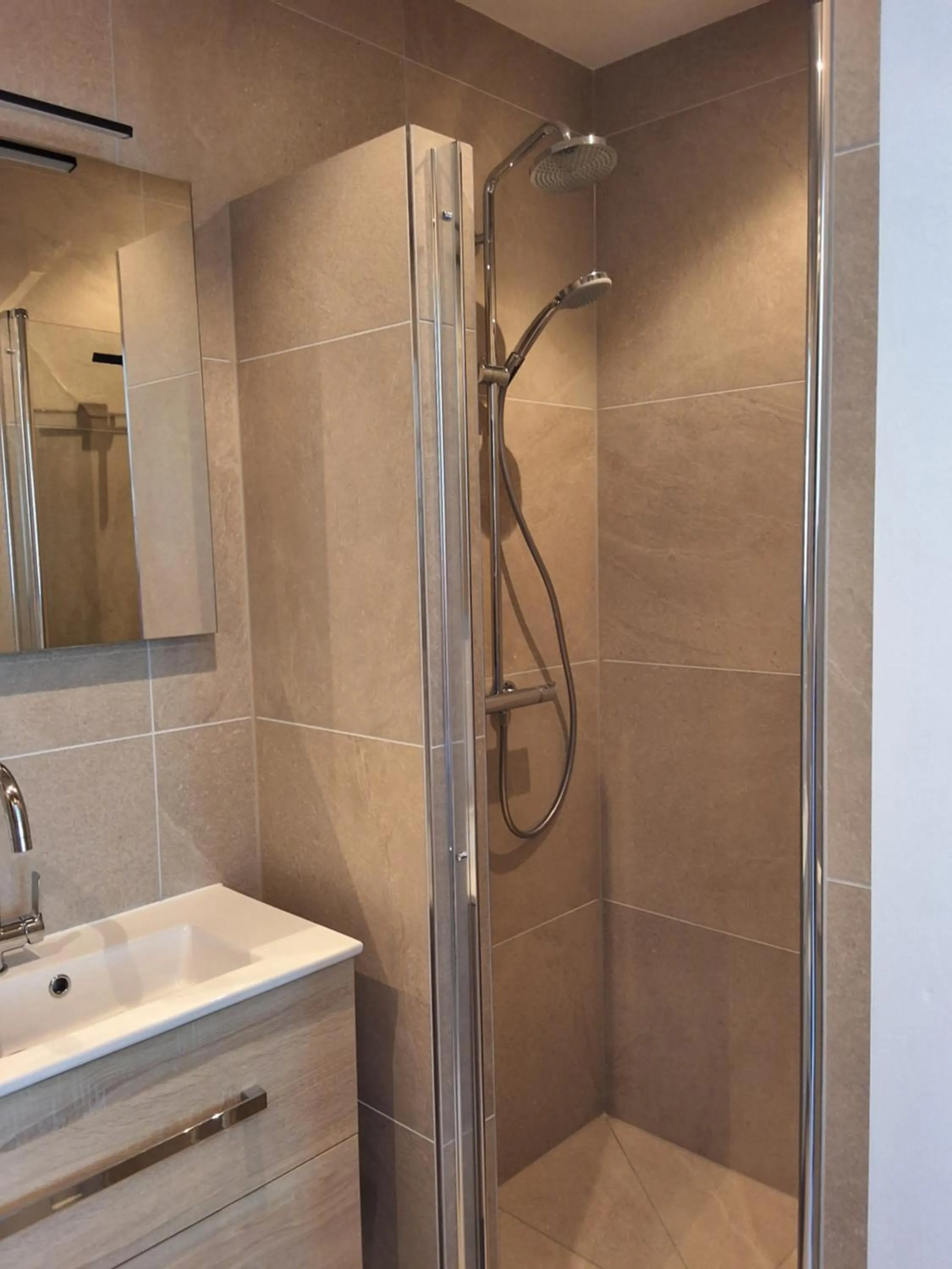 Shower in Appartement Havenzicht