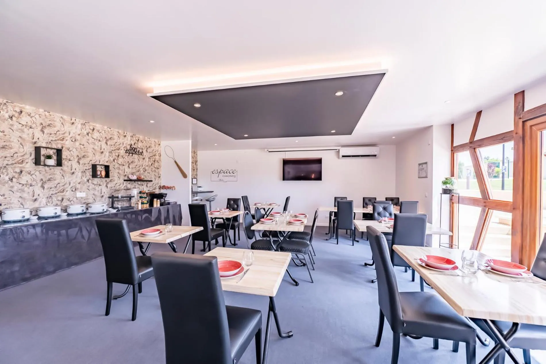 Restaurant/places to eat in Hôtel du Moulin de la Brevette