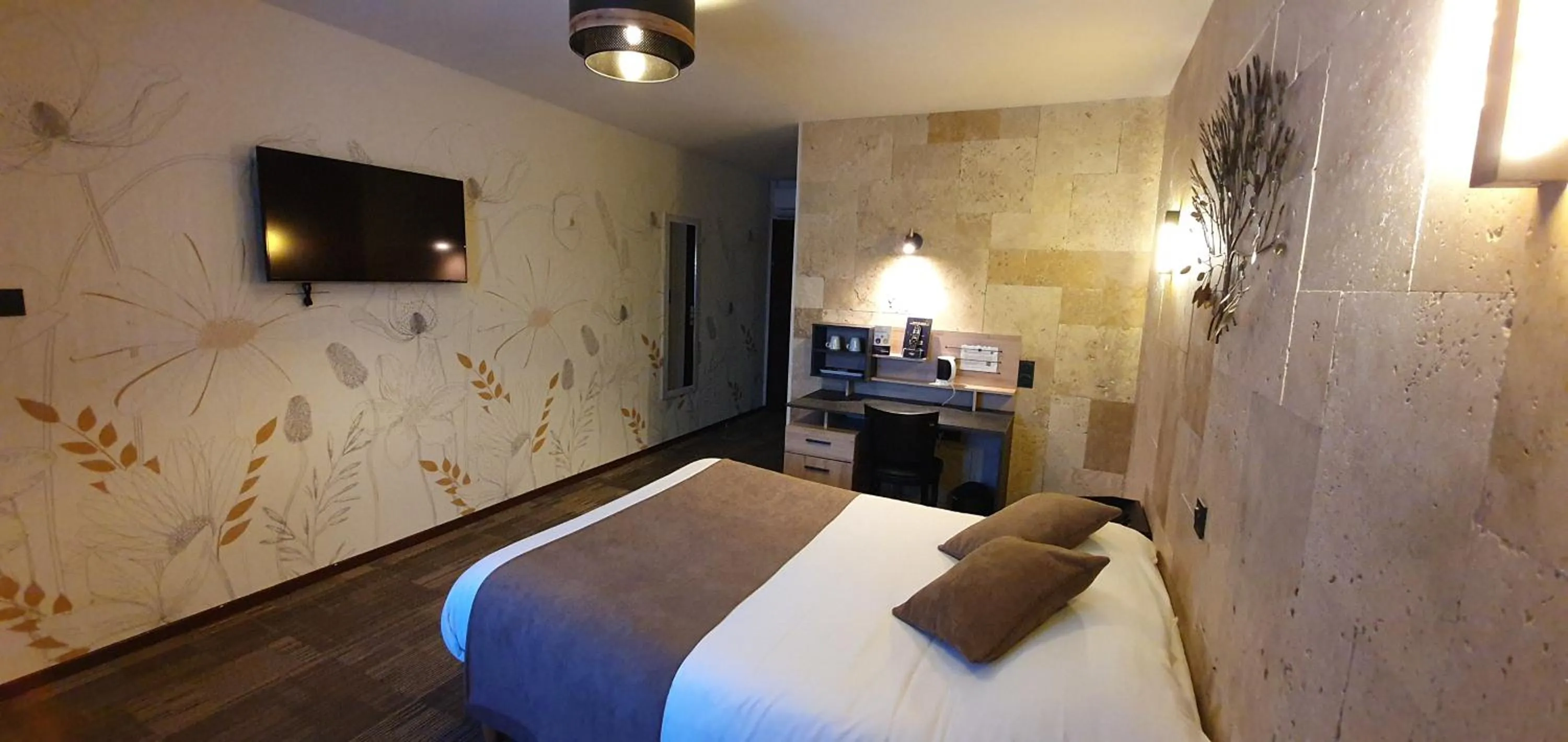 Bedroom, Bed in Hôtel du Moulin de la Brevette