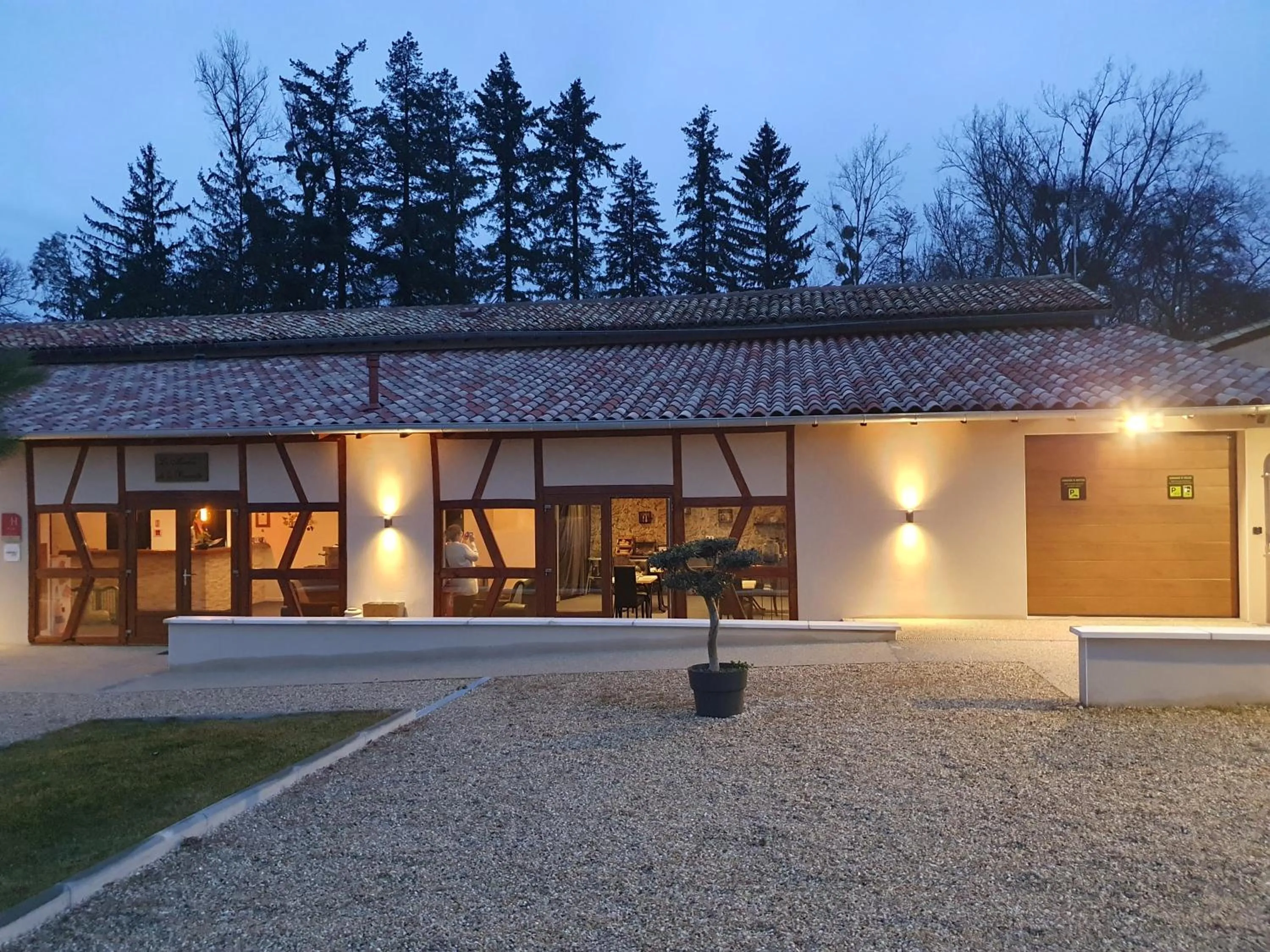 Food and drinks in Hôtel du Moulin de la Brevette