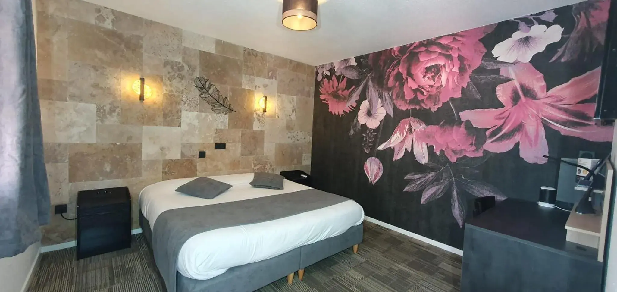 King Room in Hôtel du Moulin de la Brevette King Room in Hôtel du Moulin de la Brevette