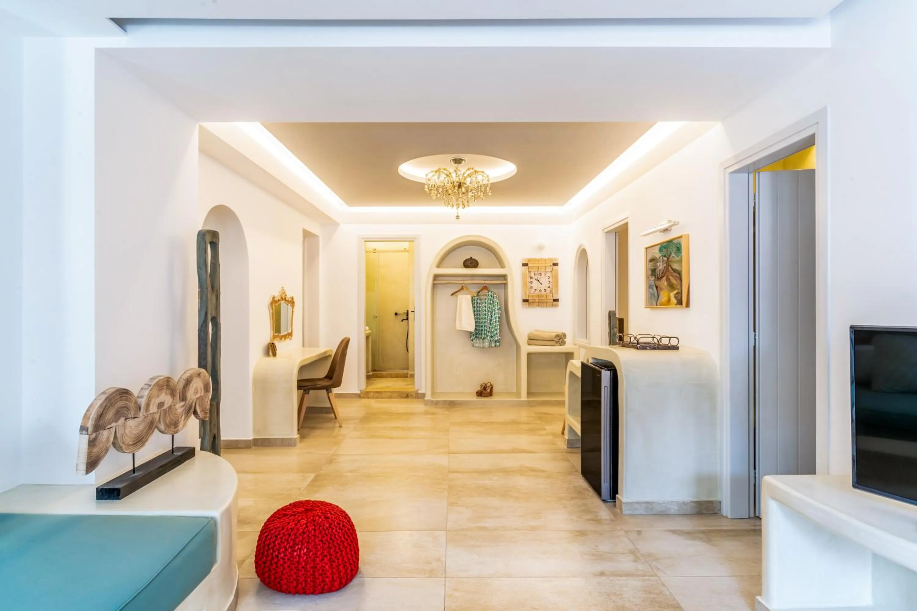 Photo of the whole room in Marvarit Suites