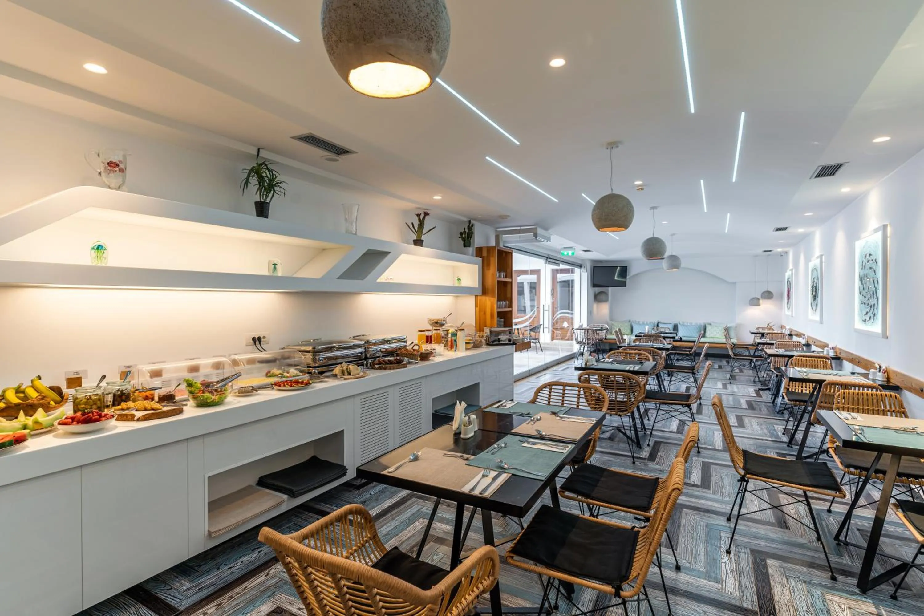 Breakfast in Marvarit Suites