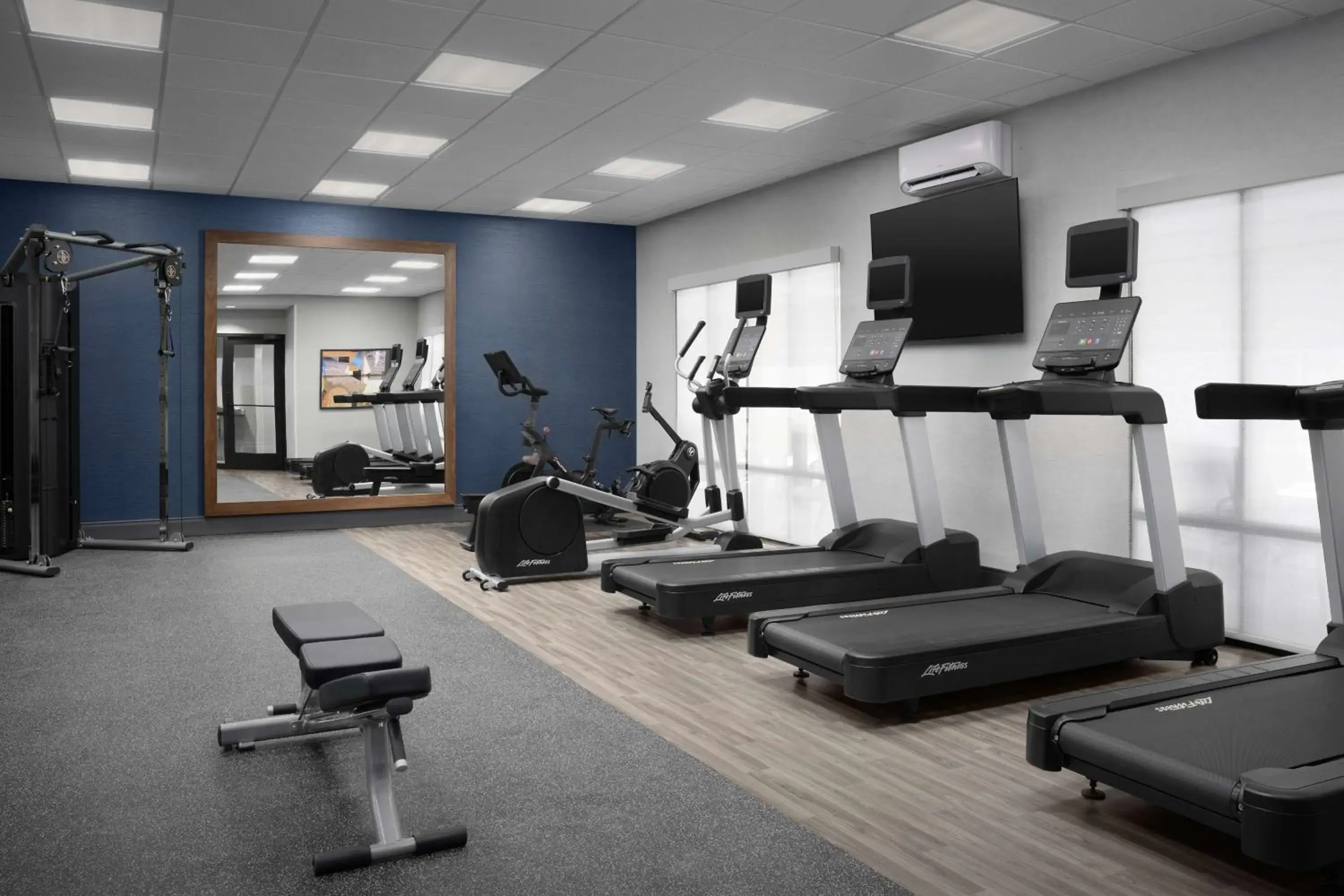 Fitness centre/facilities in Hampton Inn & Suites Williston Fitness centre/facilities in Hampton Inn & Suites Williston