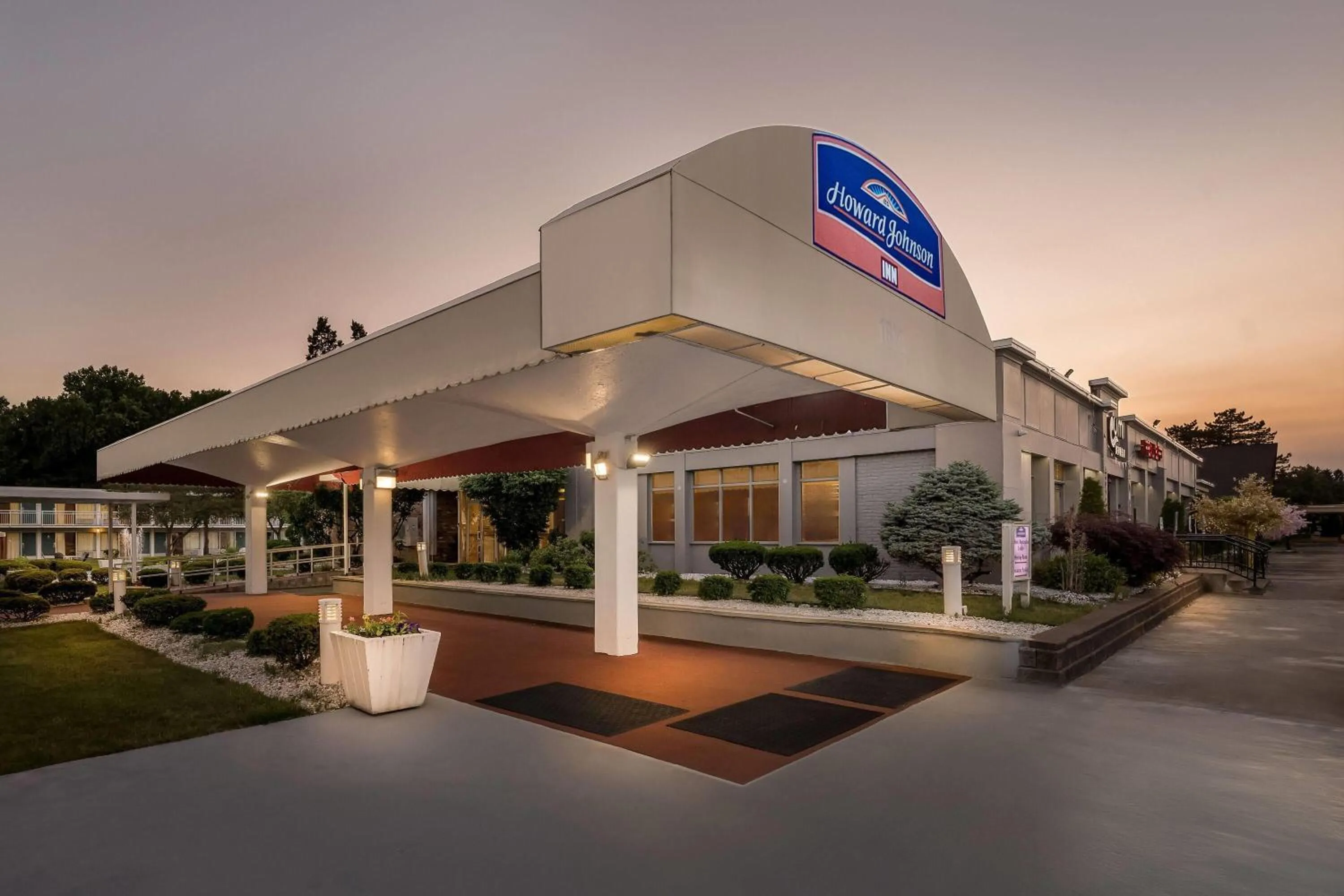 Property building in Howard Johnson by Wyndham Albany