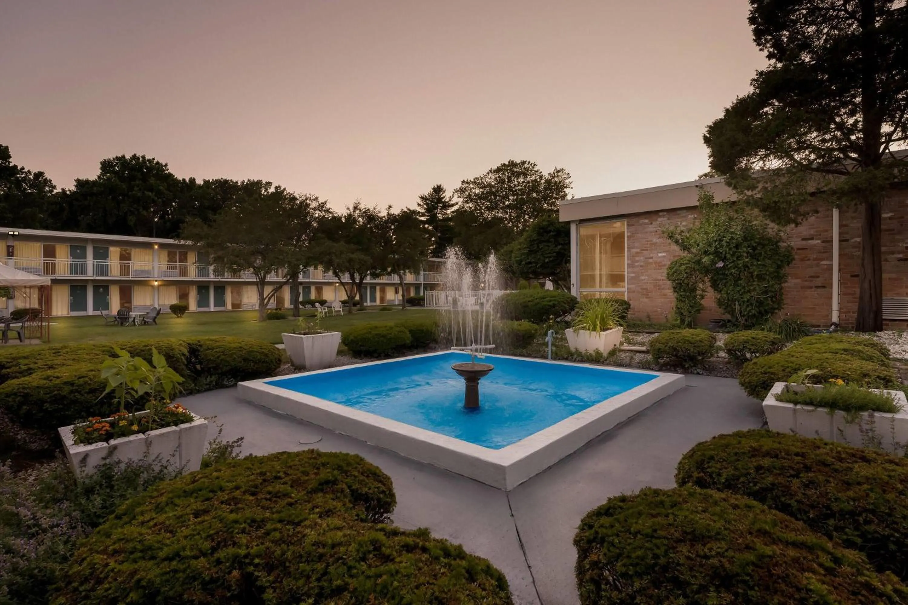 Property building in Howard Johnson by Wyndham Albany