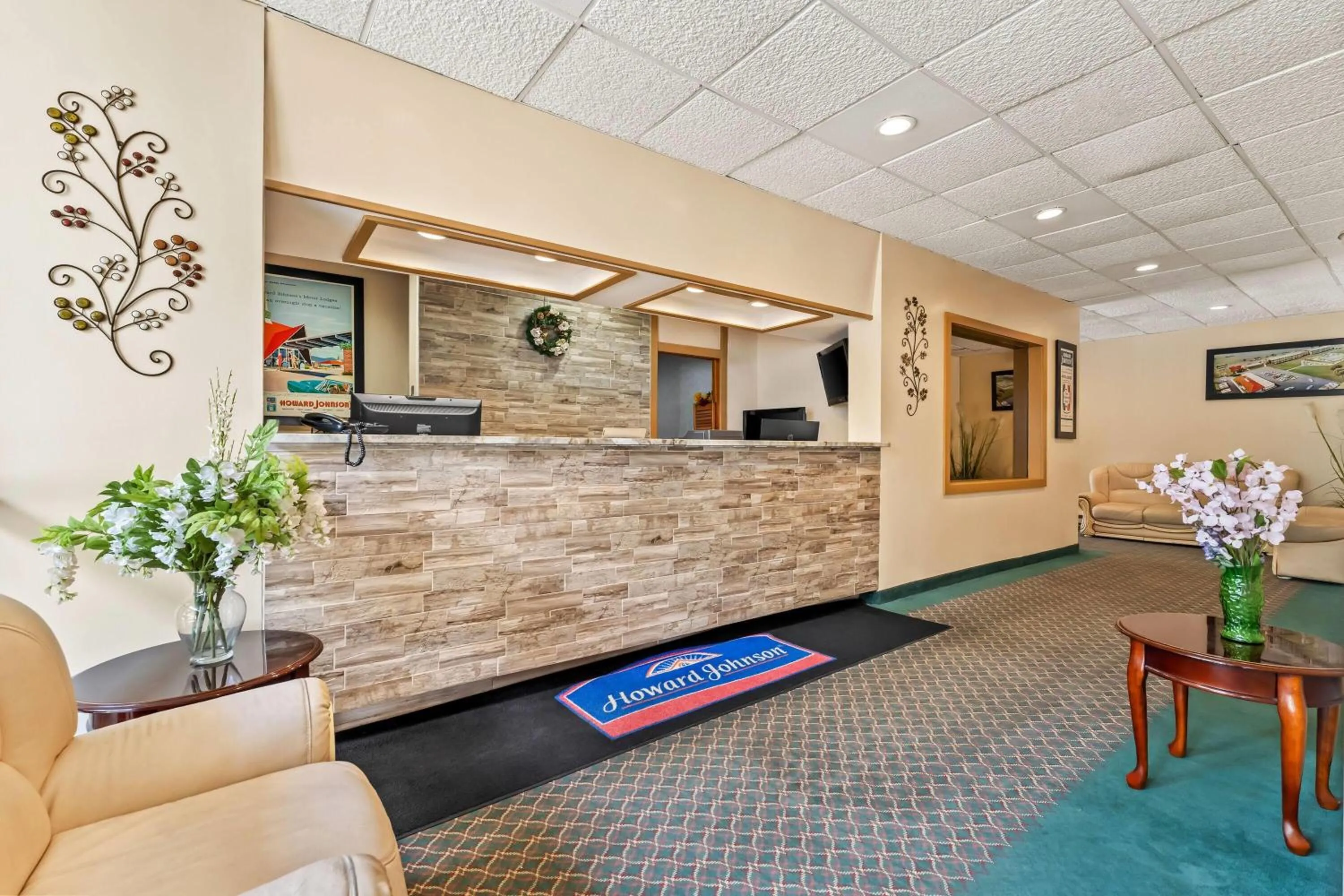 Lobby or reception in Howard Johnson by Wyndham Albany