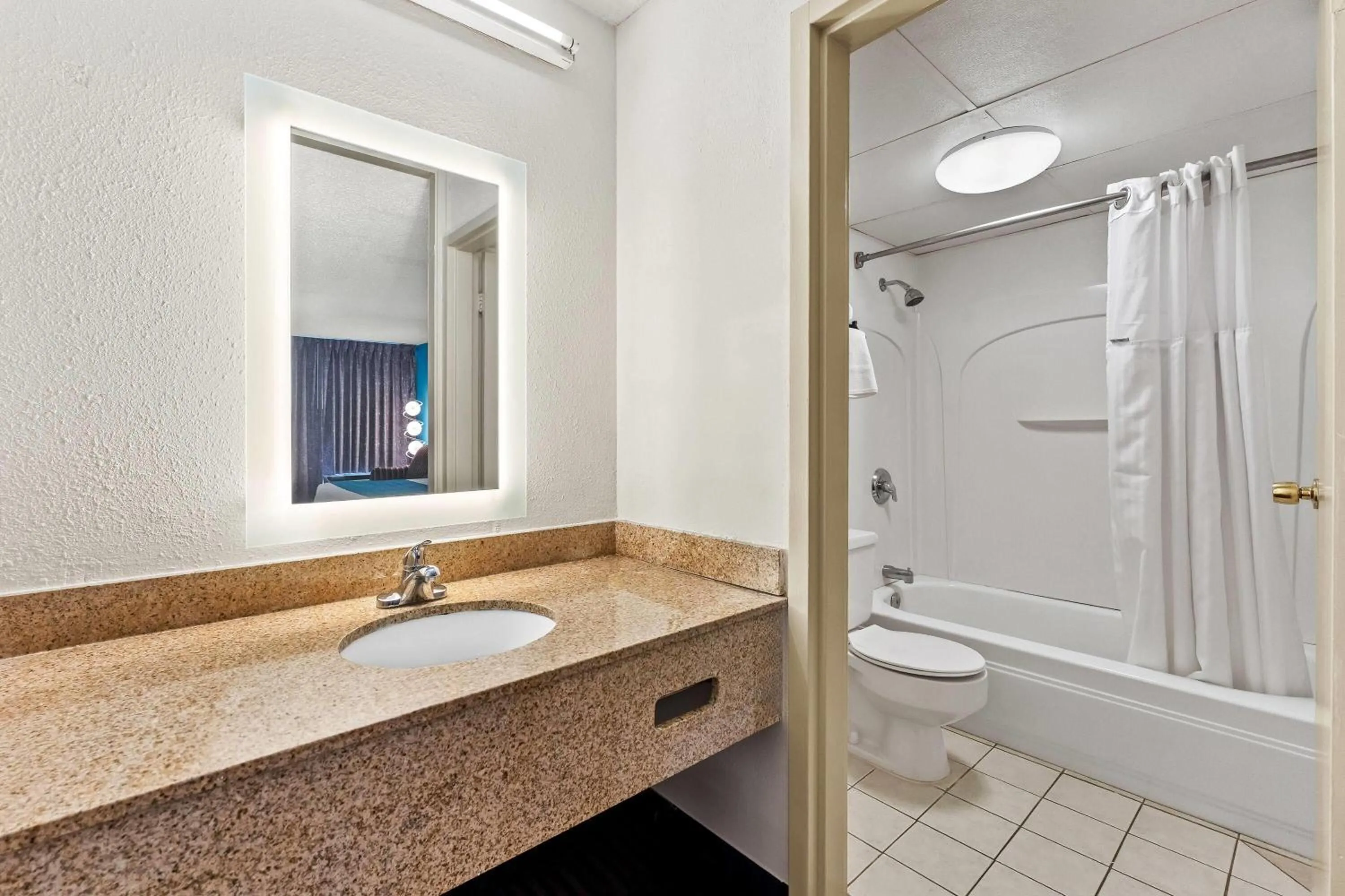 Bathroom in Howard Johnson by Wyndham Albany