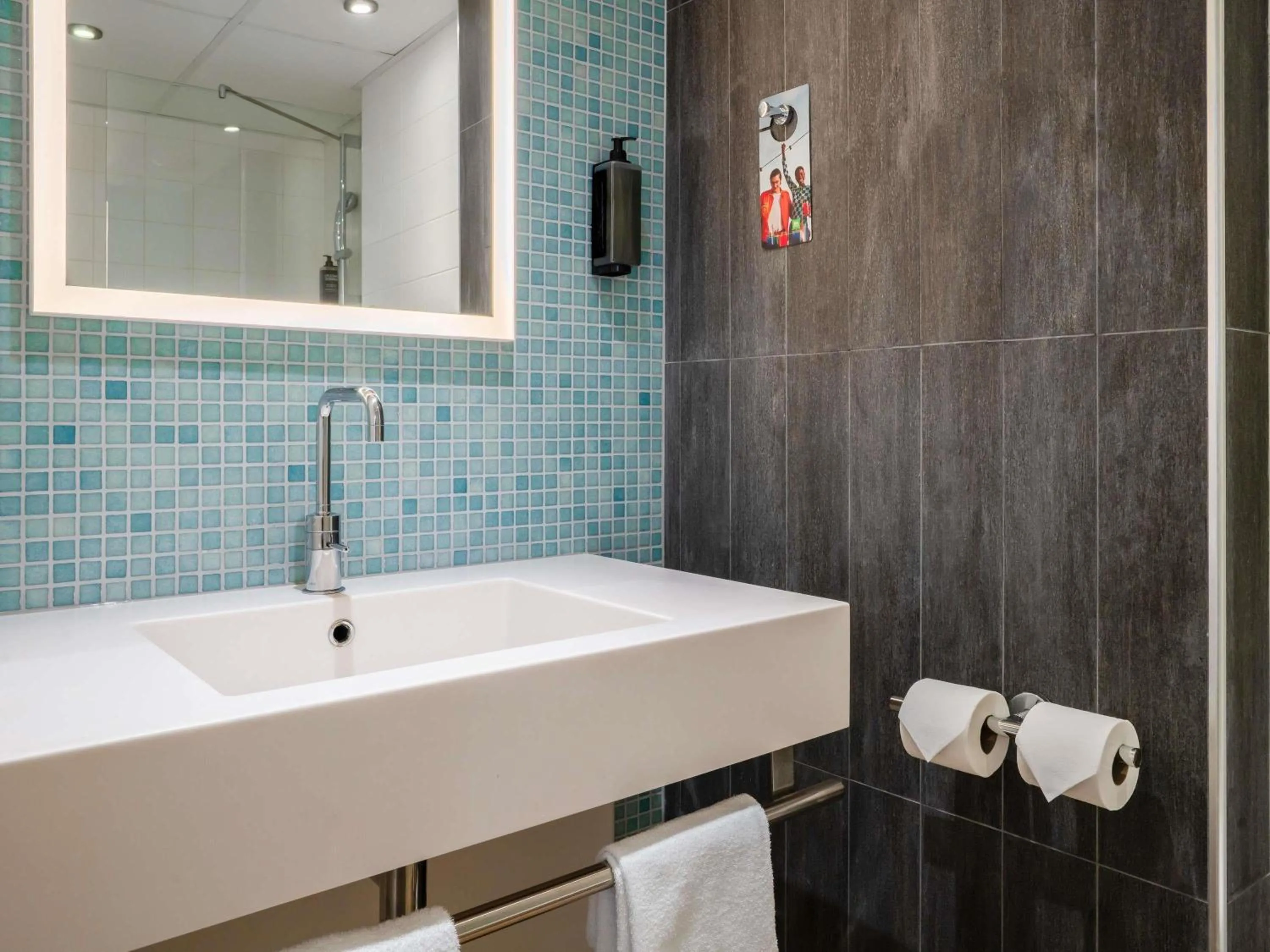 Bedroom in ibis Styles Paris Porte d'Orléans