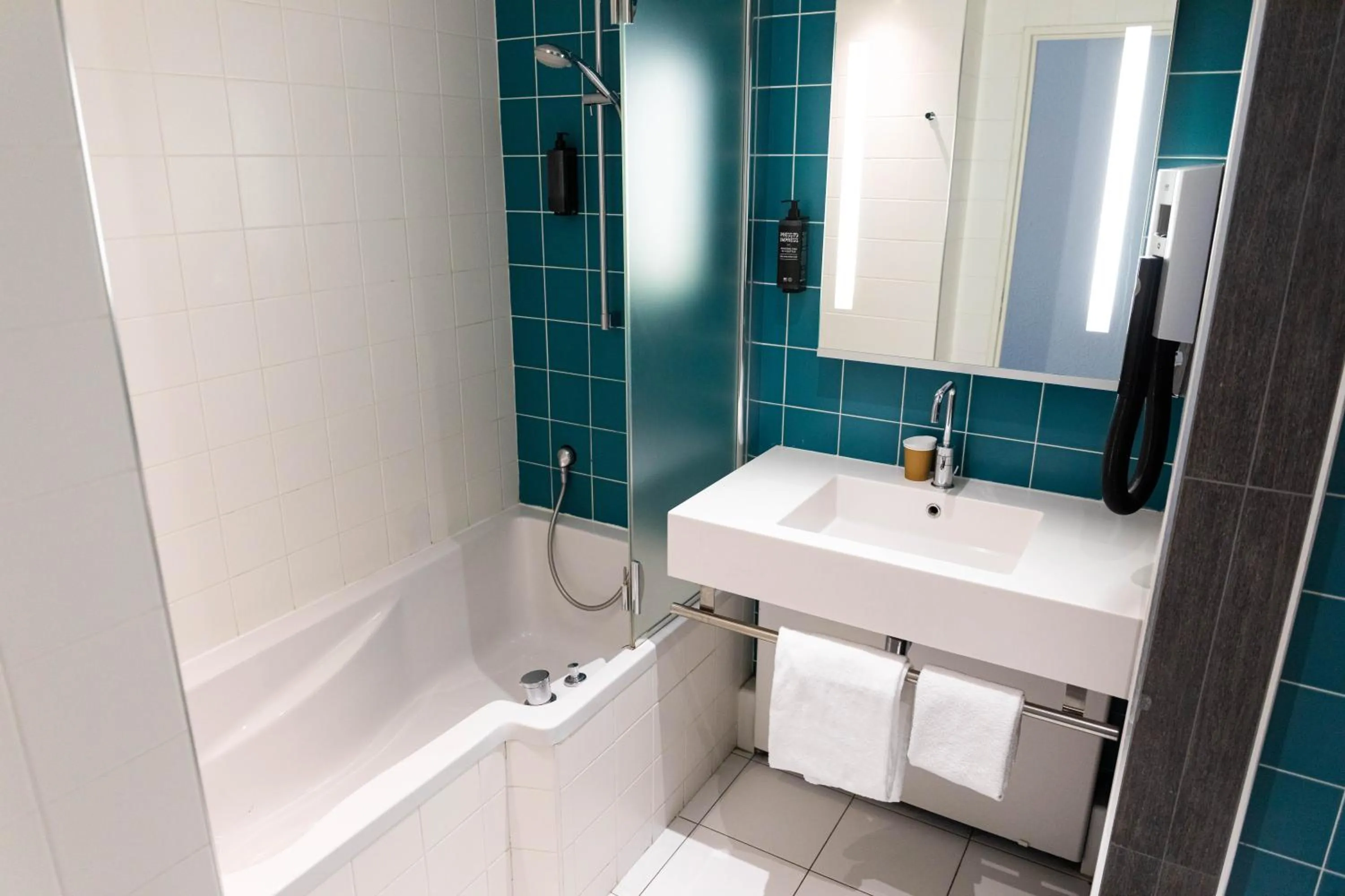 Bathroom in ibis Styles Paris Porte d'Orléans