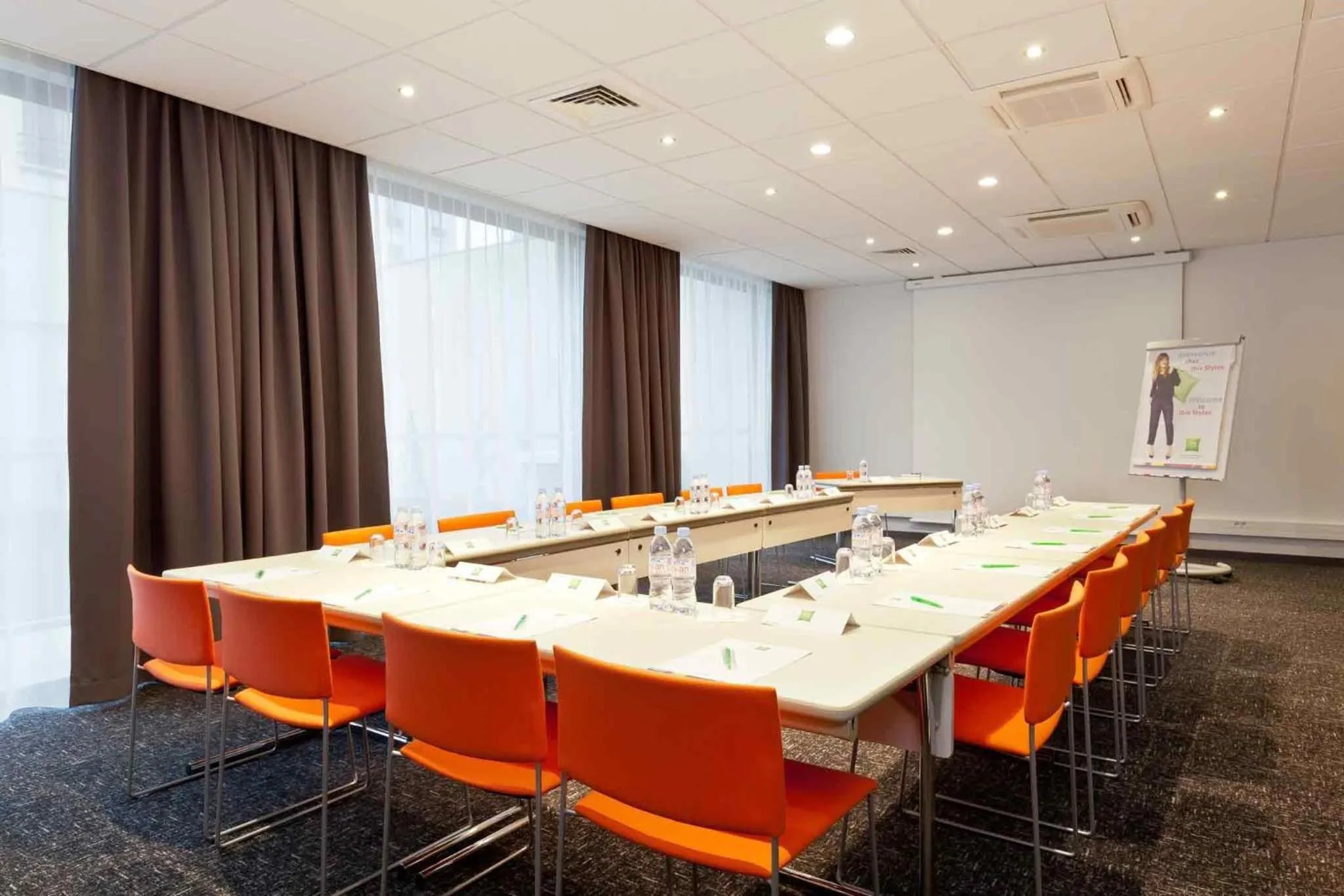 Meeting/conference room in ibis Styles Paris Porte d'Orléans