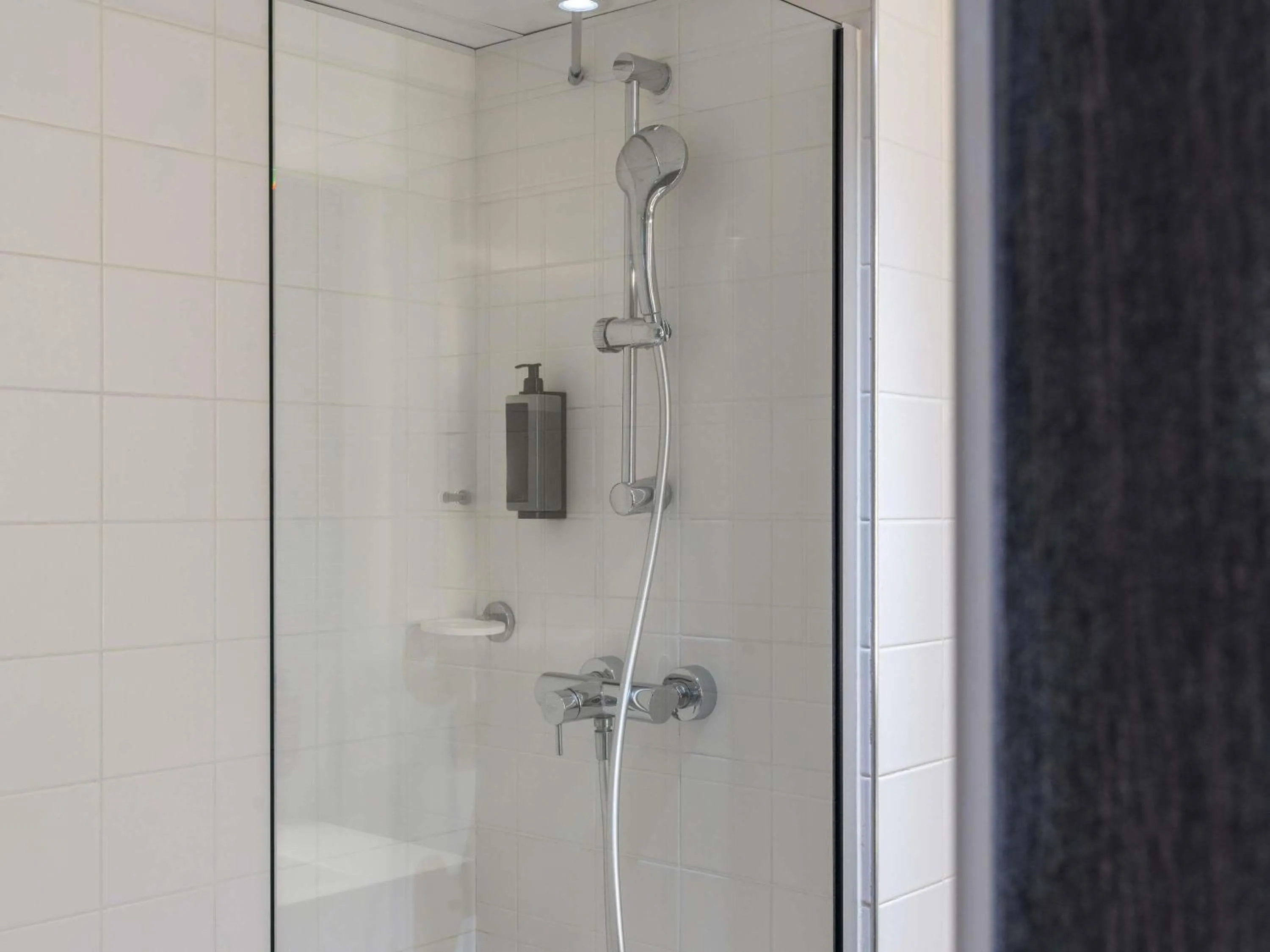 Bedroom in ibis Styles Paris Porte d'Orléans