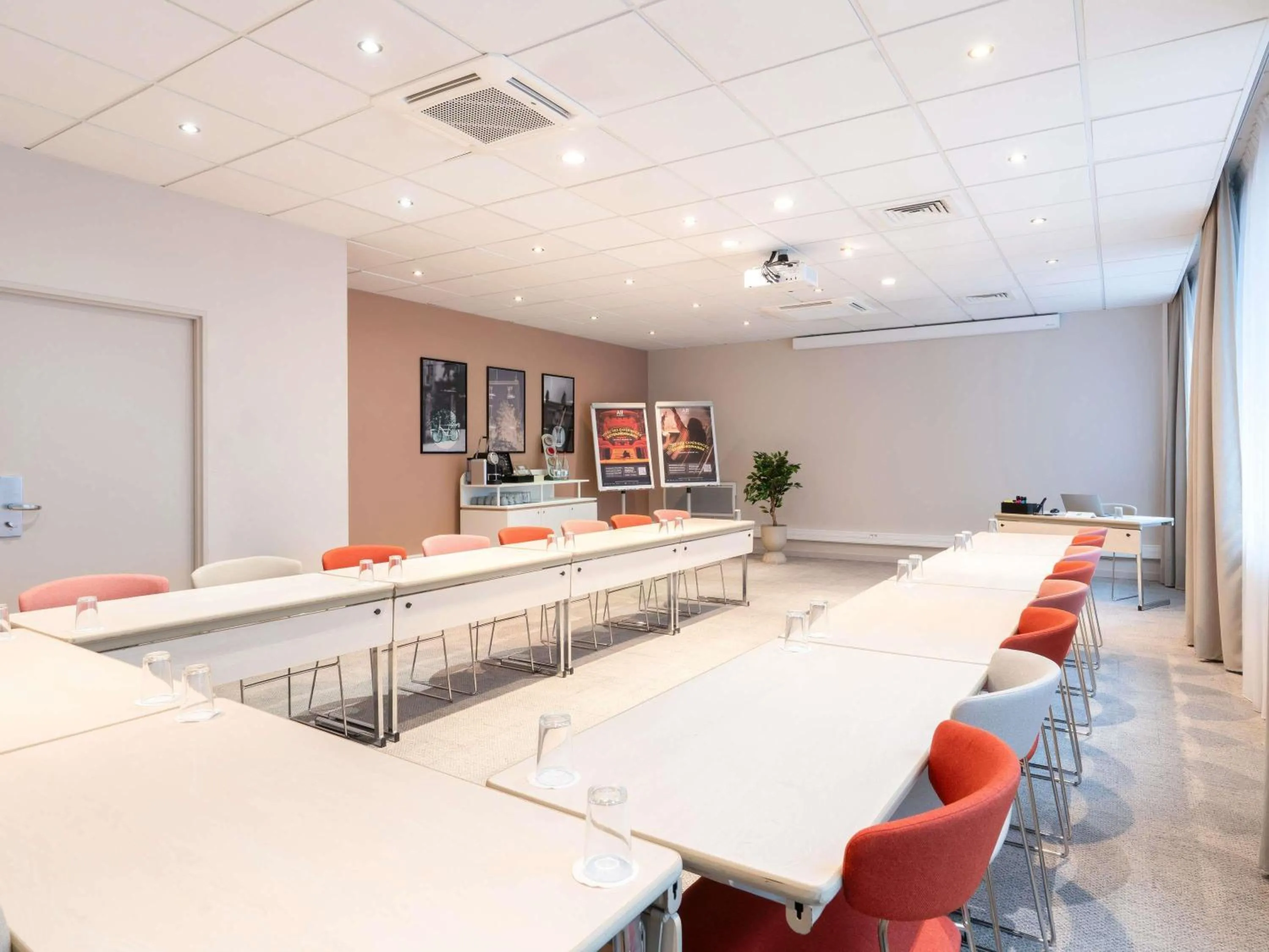 Meeting/conference room in ibis Styles Paris Porte d'Orléans