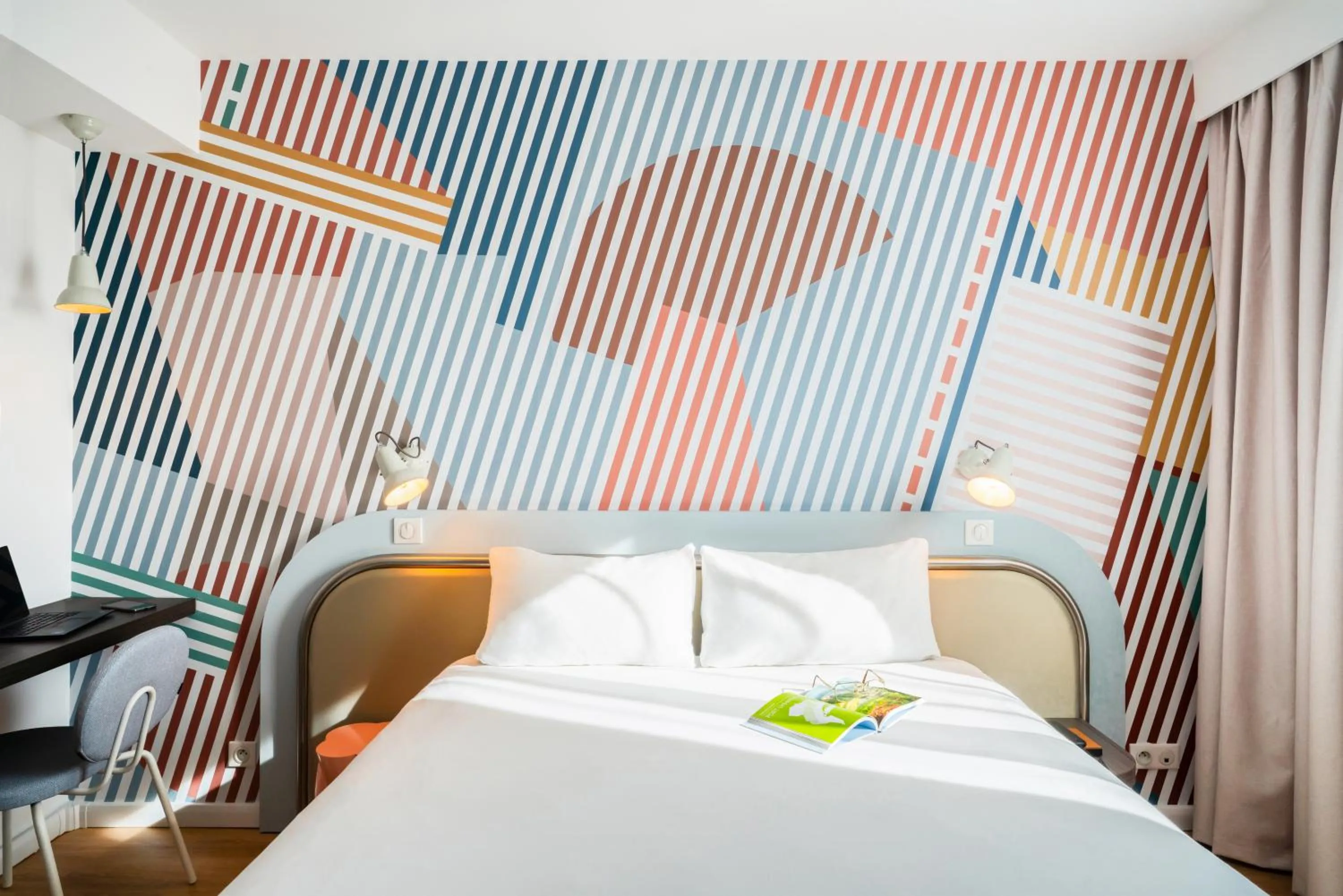 Bedroom, Bed in ibis Styles Paris Porte d'Orléans