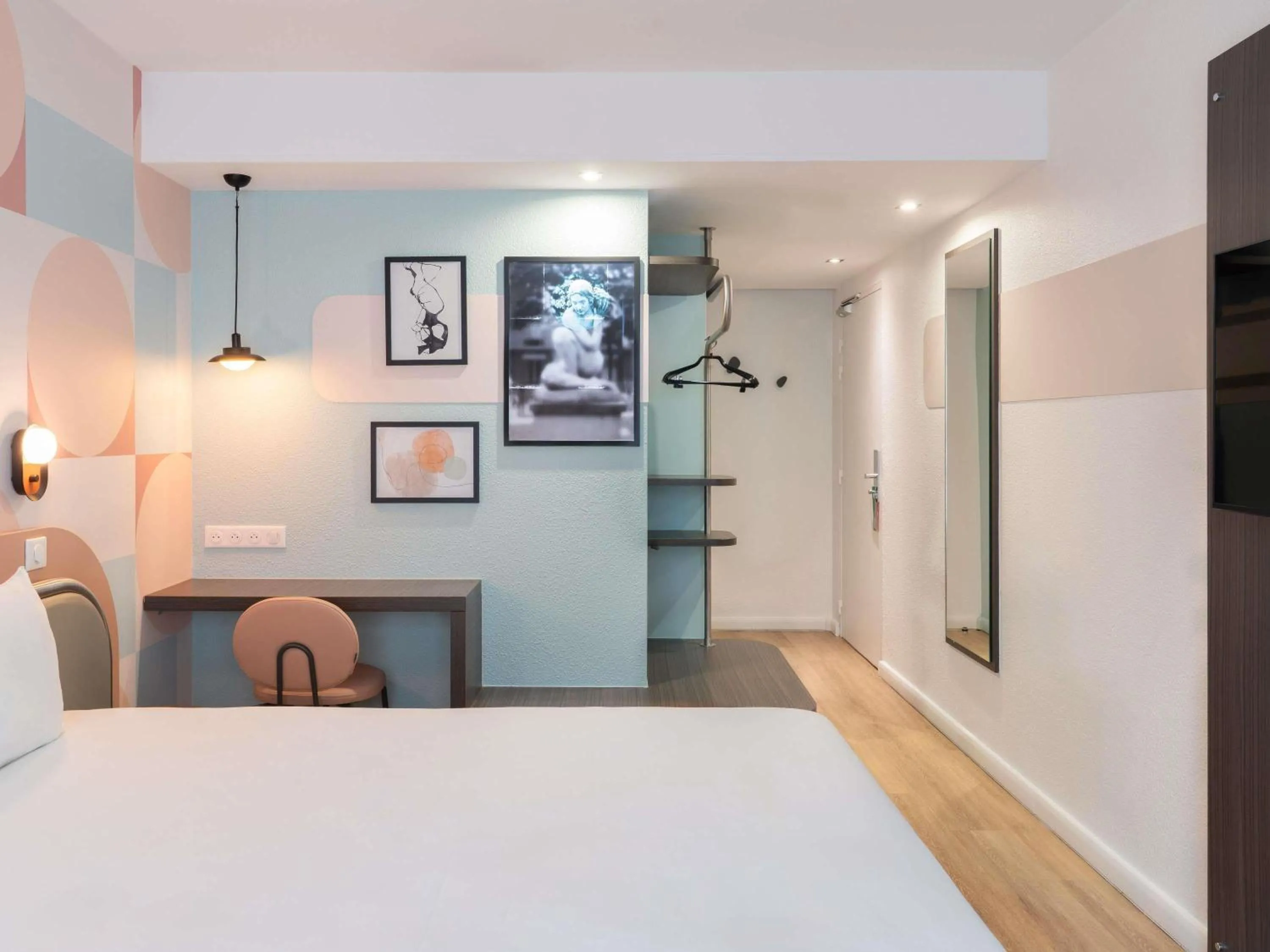 Bedroom, Bed in ibis Styles Paris Porte d'Orléans