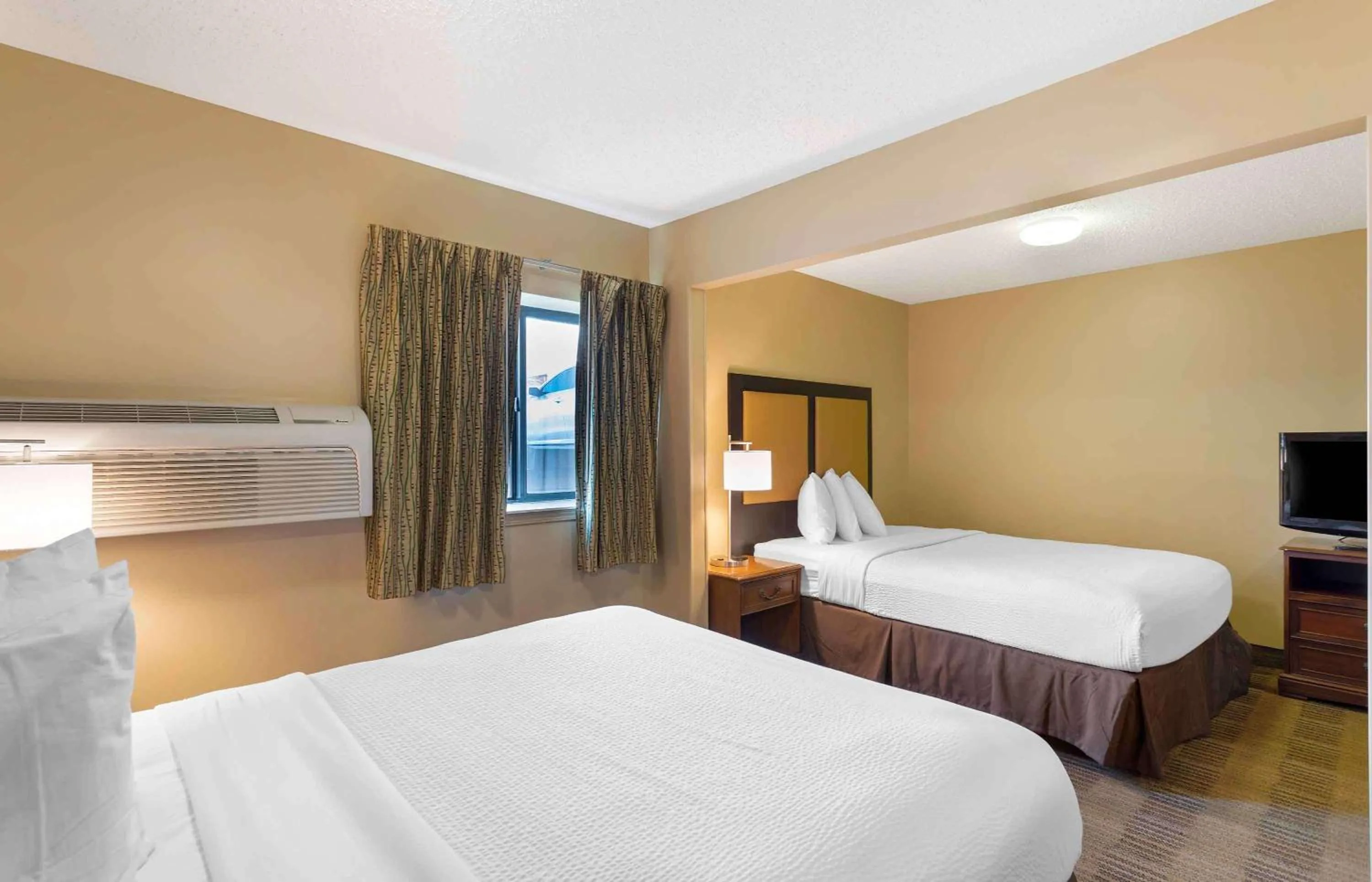 Bedroom, Bed in Extended Stay America Select Suites - Atlanta - Vinings
