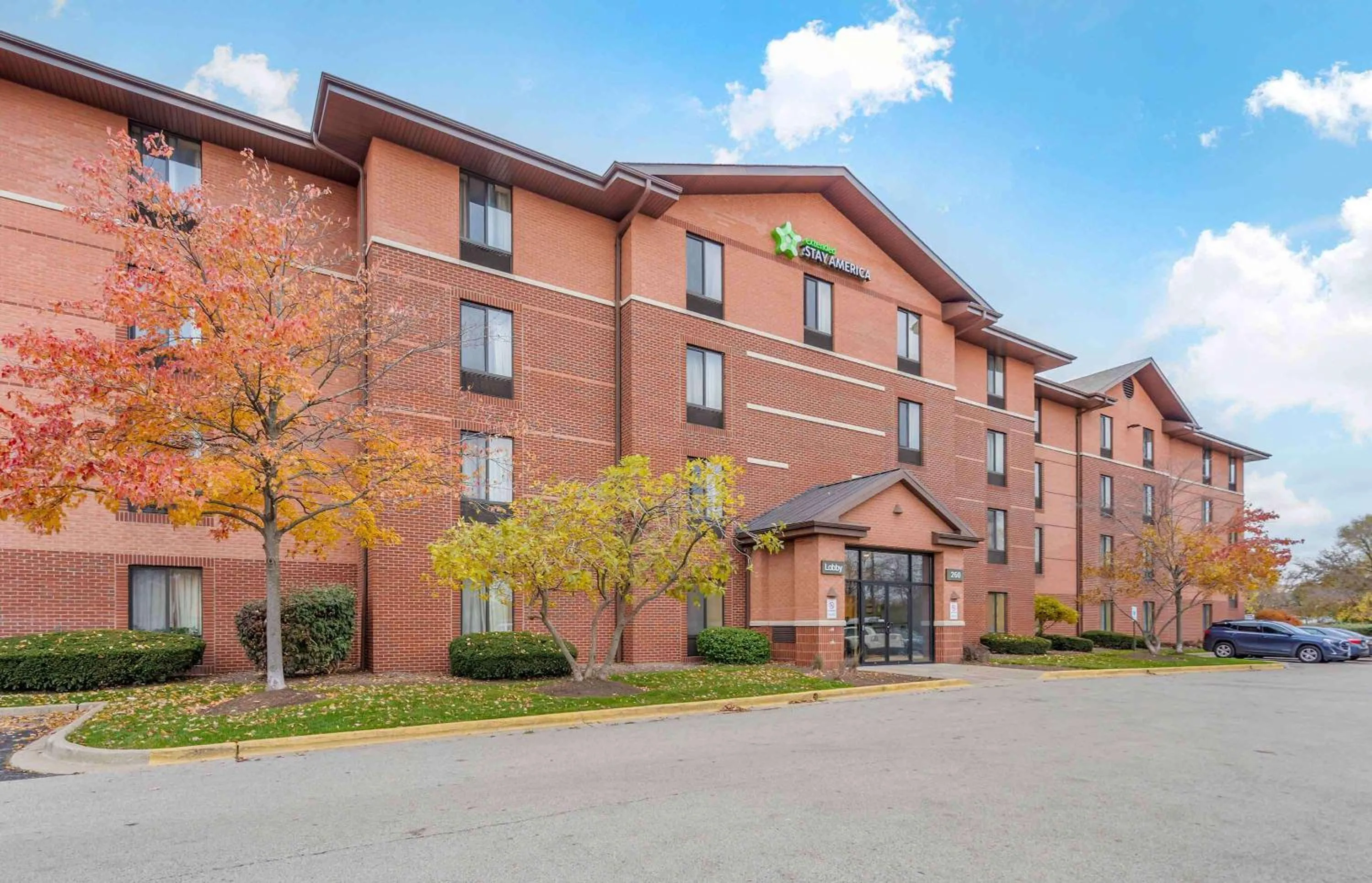 Property building in Extended Stay America Suites - Chicago - Lombard - Yorktown Center