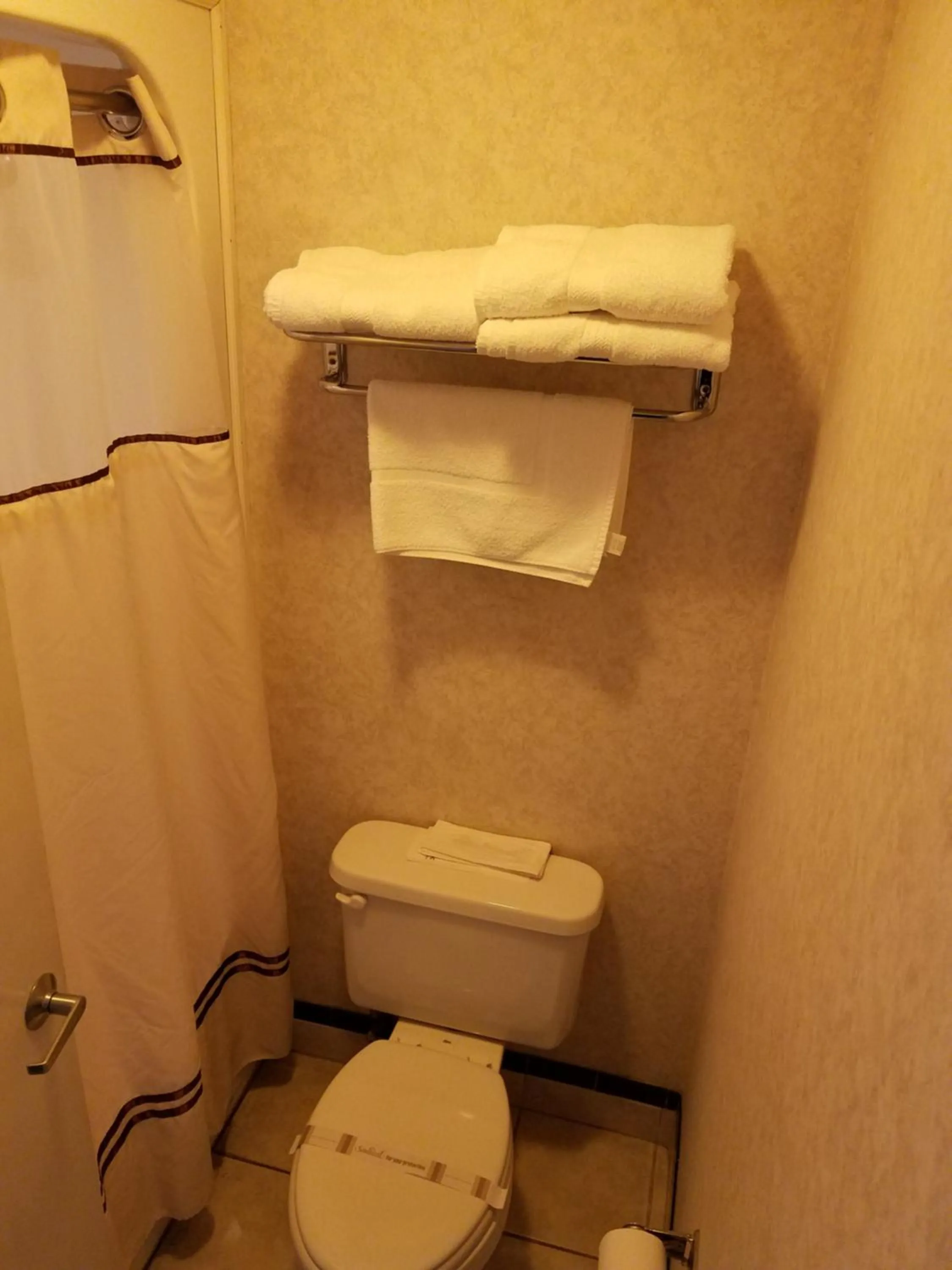 Bathroom in Gridley Inn & RV Park