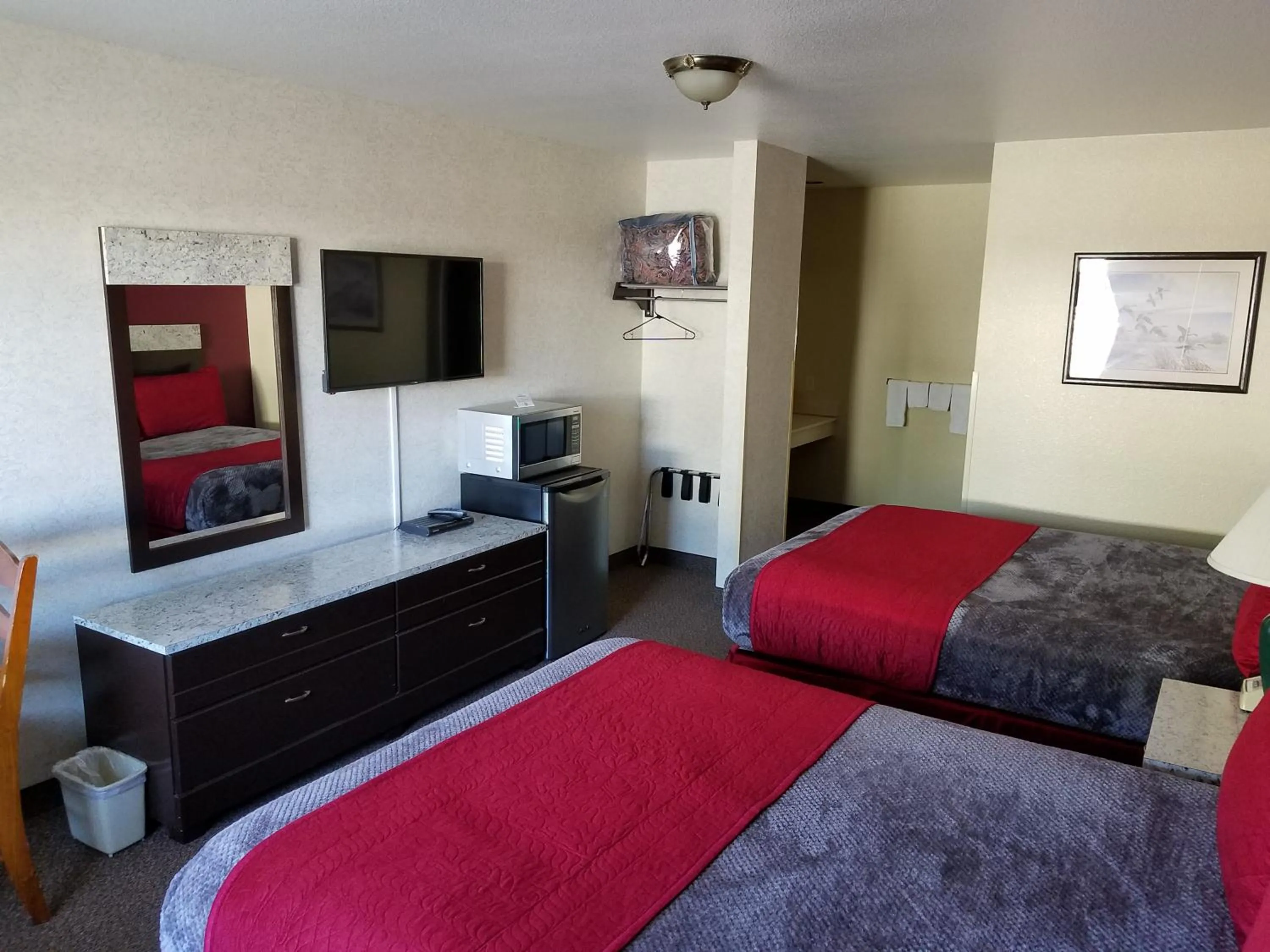 Photo of the whole room, Bed in Gridley Inn & RV Park