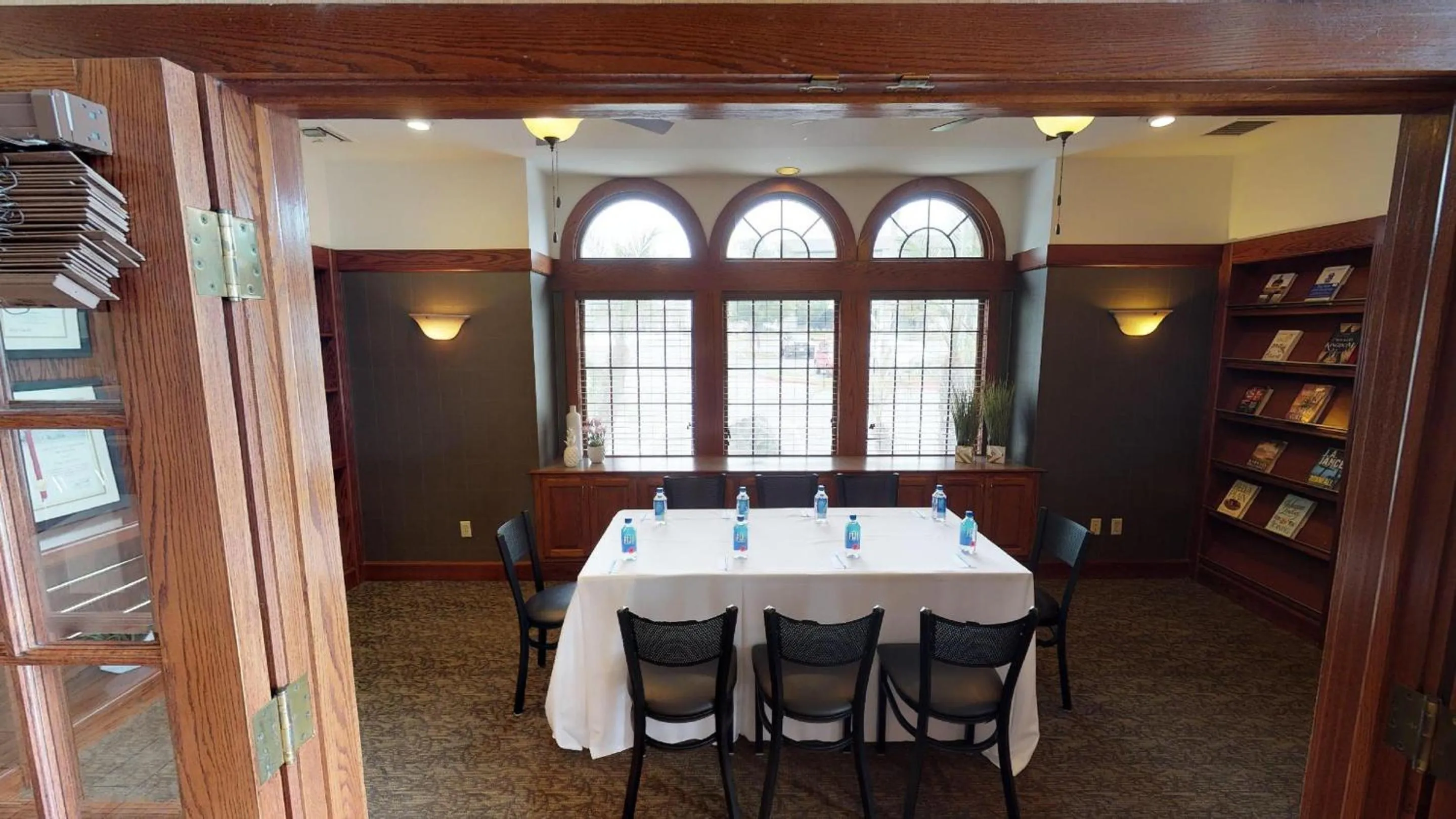 Library in Chase Suites Brea-Fullerton - North Orange County