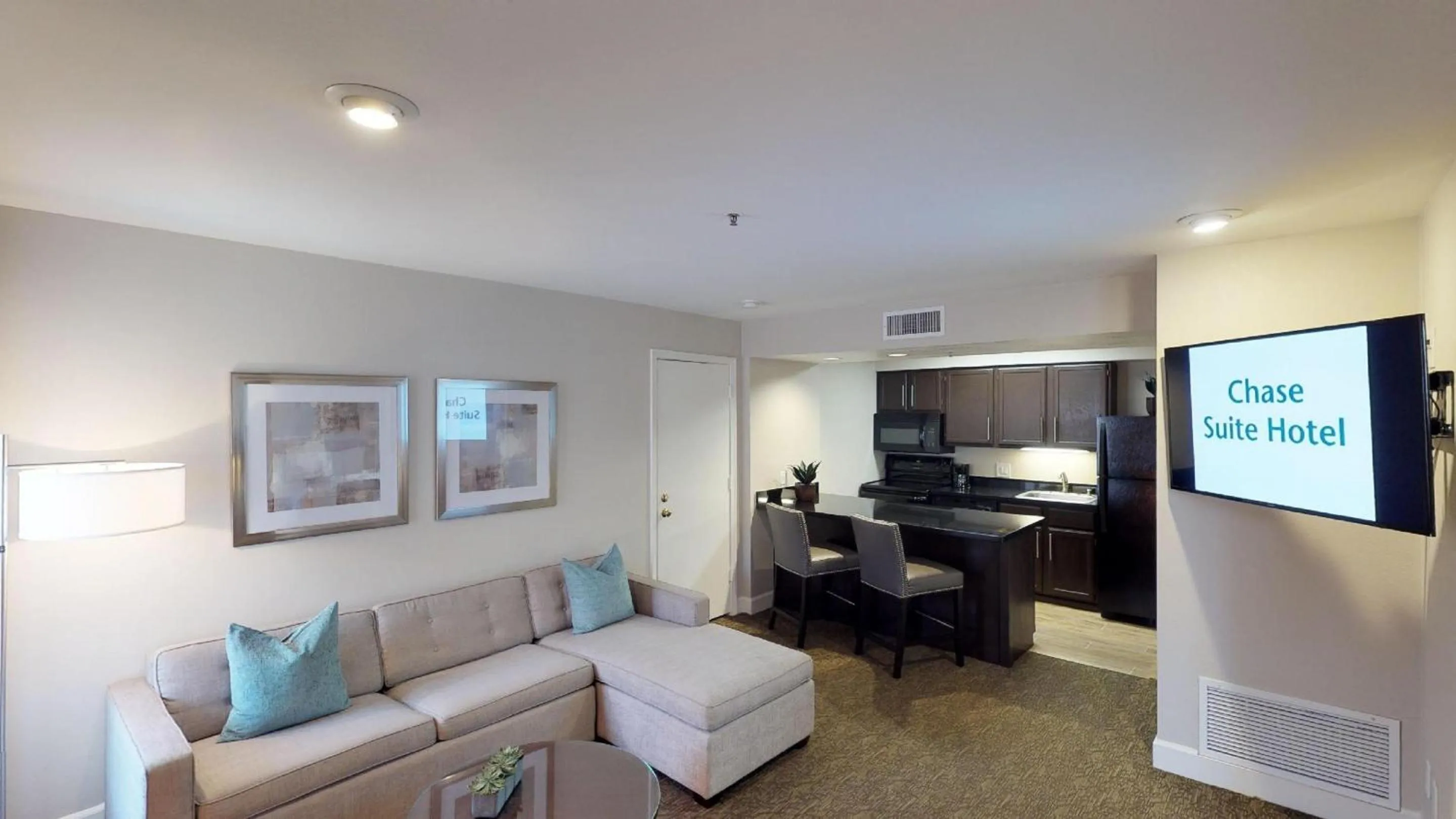 Living room in Chase Suites Brea-Fullerton - North Orange County