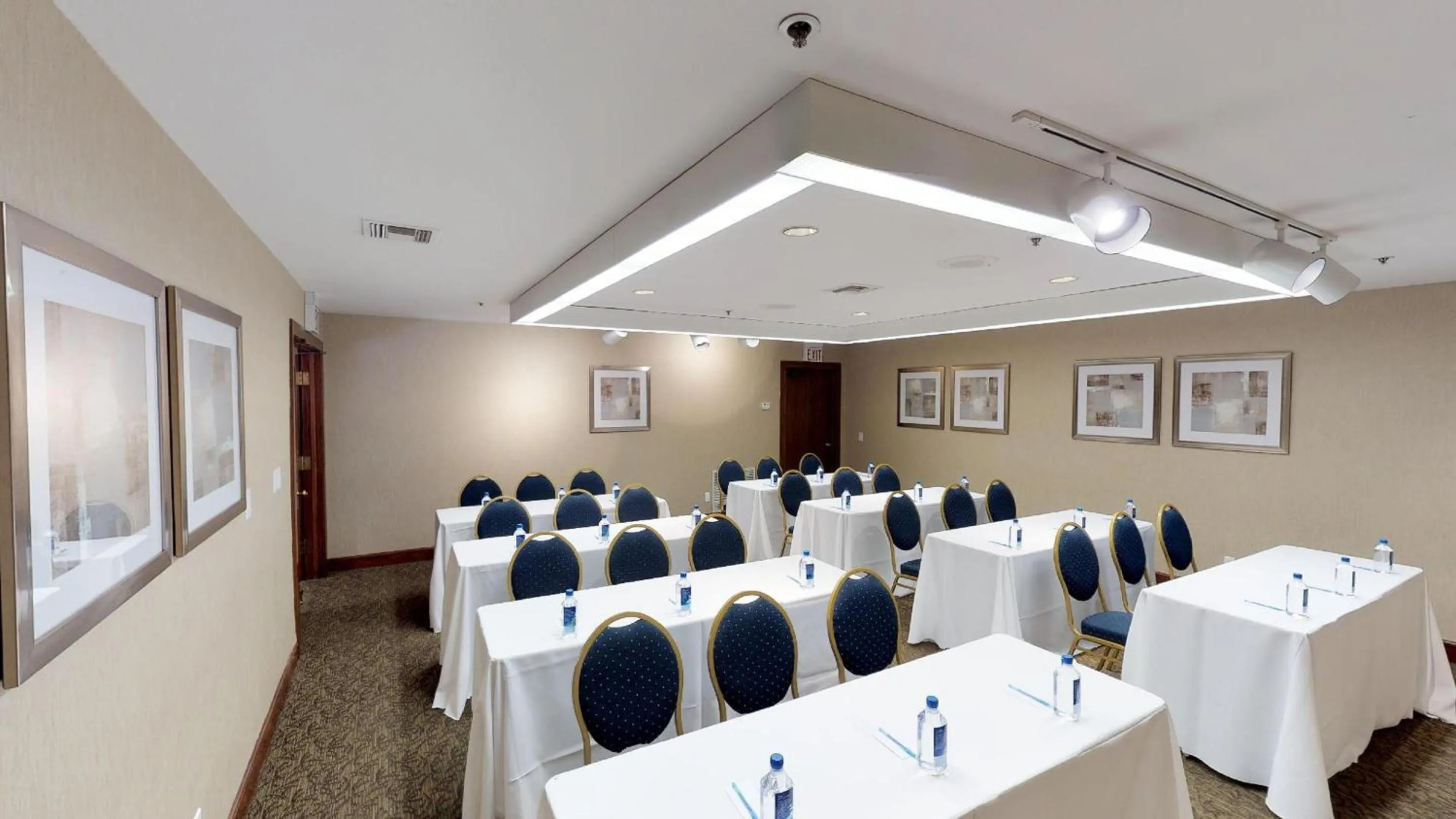 Meeting/conference room in Chase Suites Brea-Fullerton - North Orange County