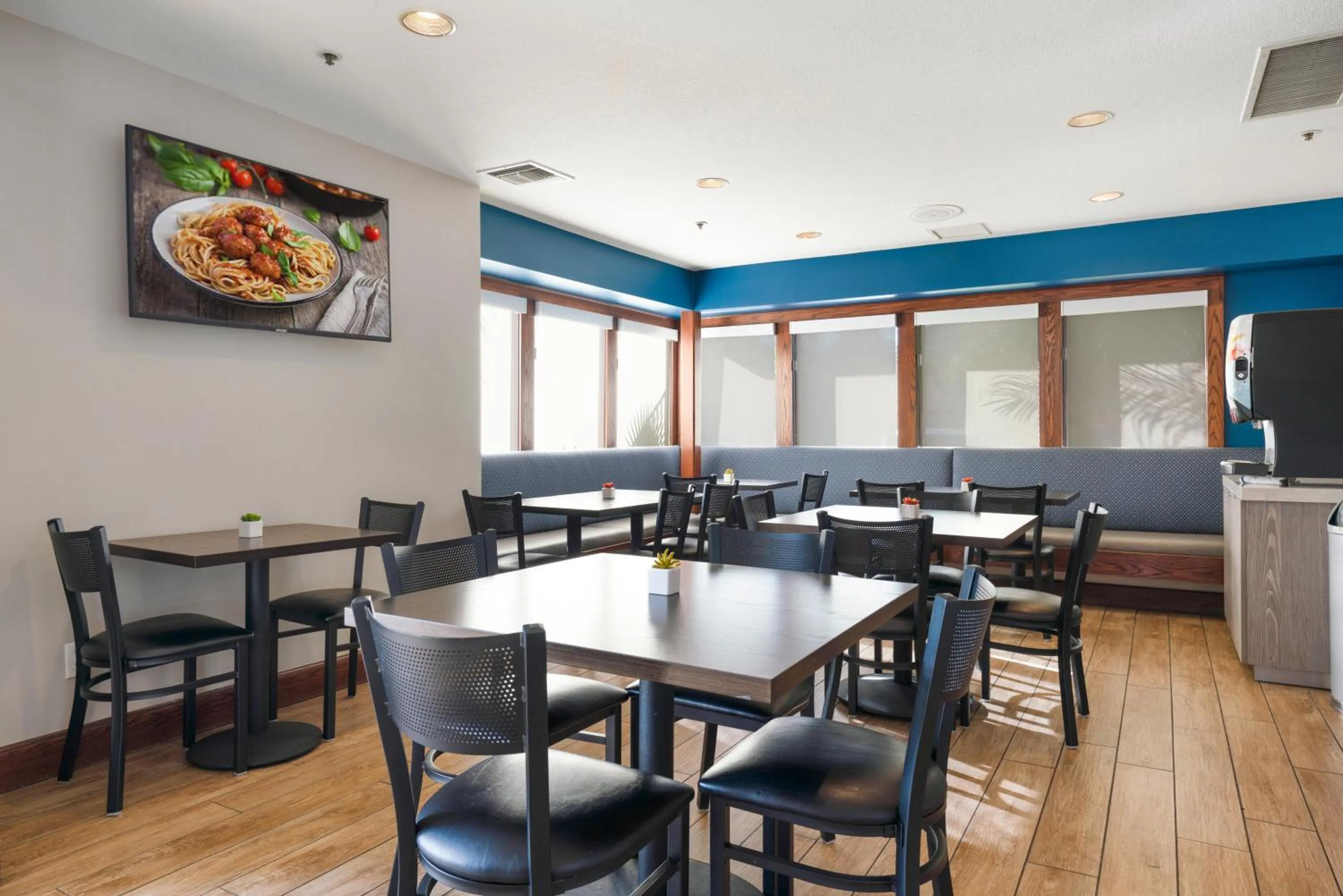 Restaurant/places to eat in Chase Suites Brea-Fullerton - North Orange County