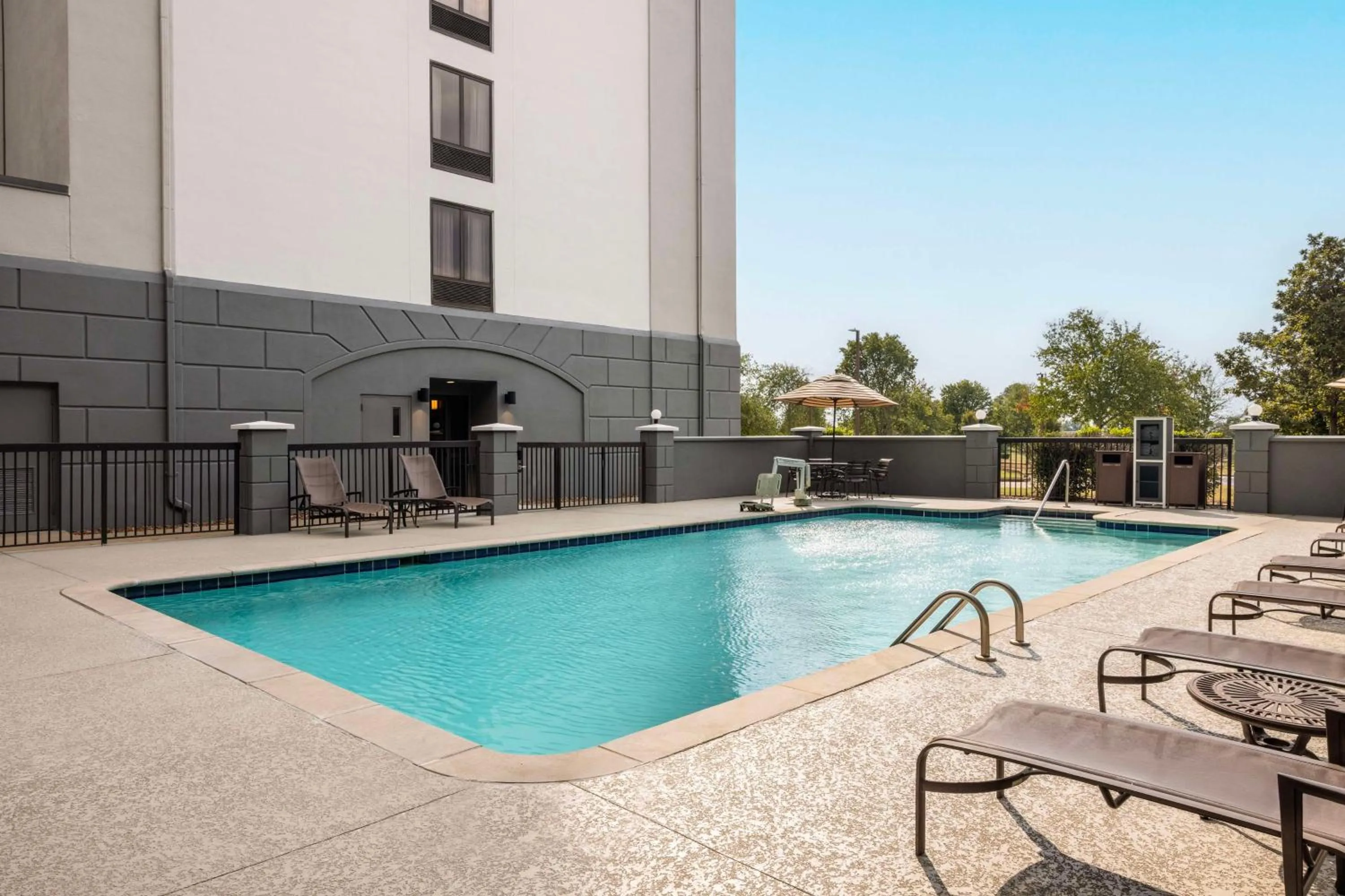 Swimming pool in Hyatt Place Nashville/Hendersonville