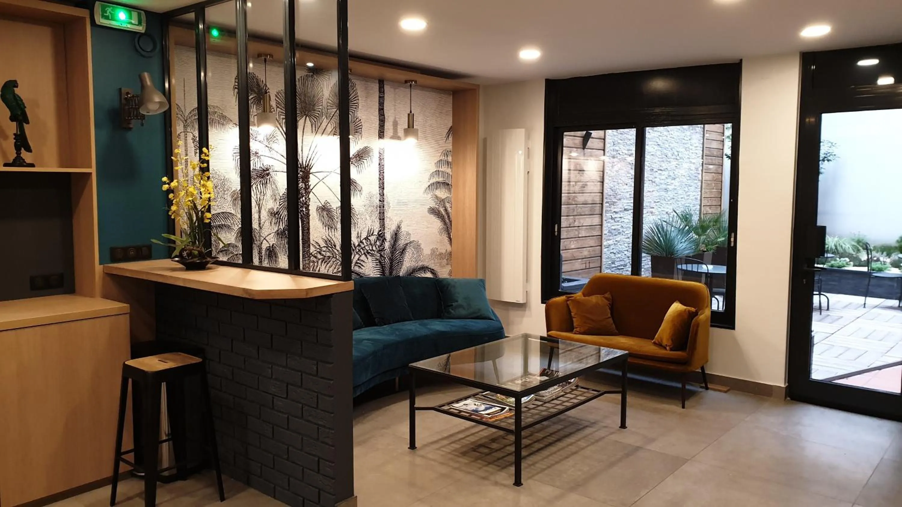 Living room in Hotel Paris Villette